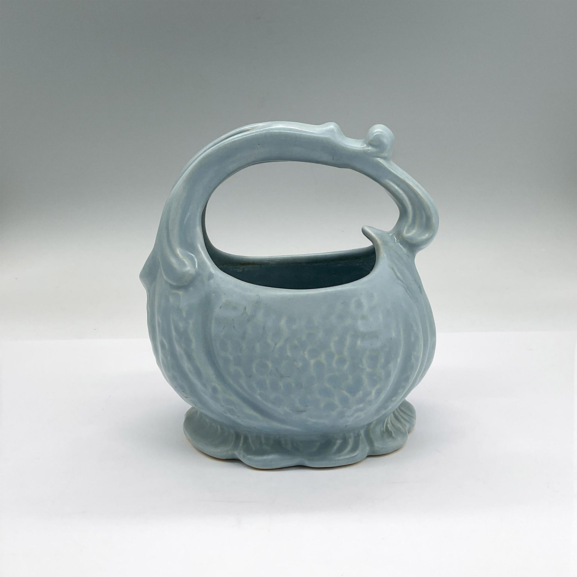 Weller Pottery Basket Vase, White Flowers - Bild 2 aus 3