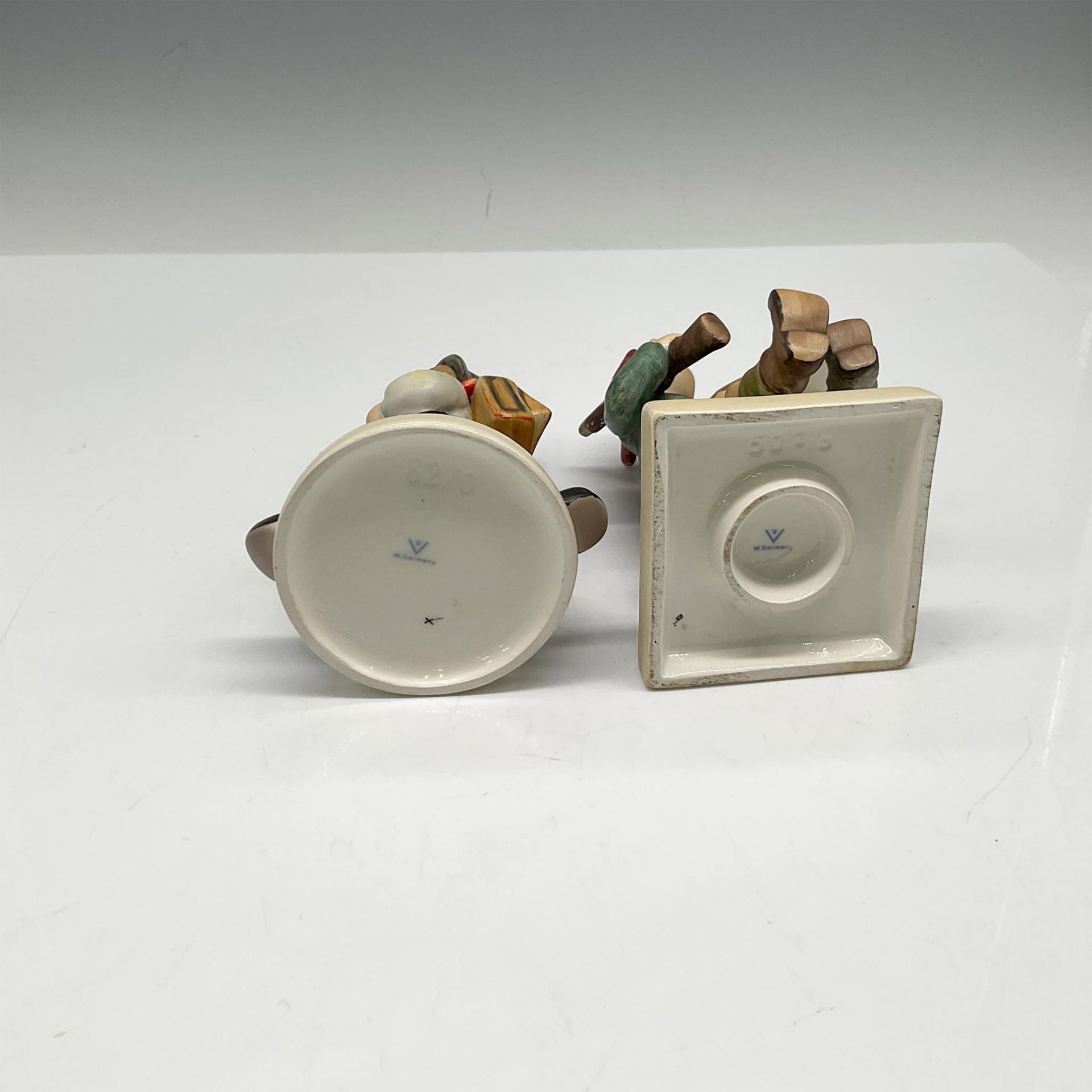 2pc Goebel Hummel Porcelain Figurines, Boys - Bild 3 aus 3