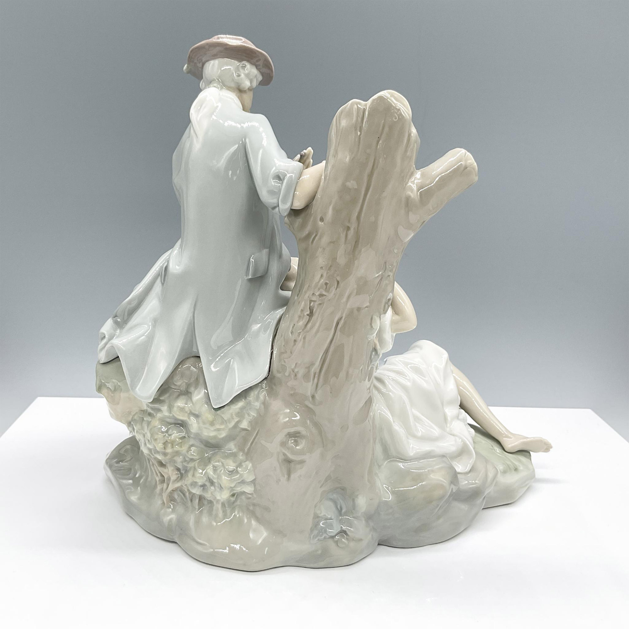 Romantic Group 1004662 - Lladro Porcelain Figurine - Image 2 of 3