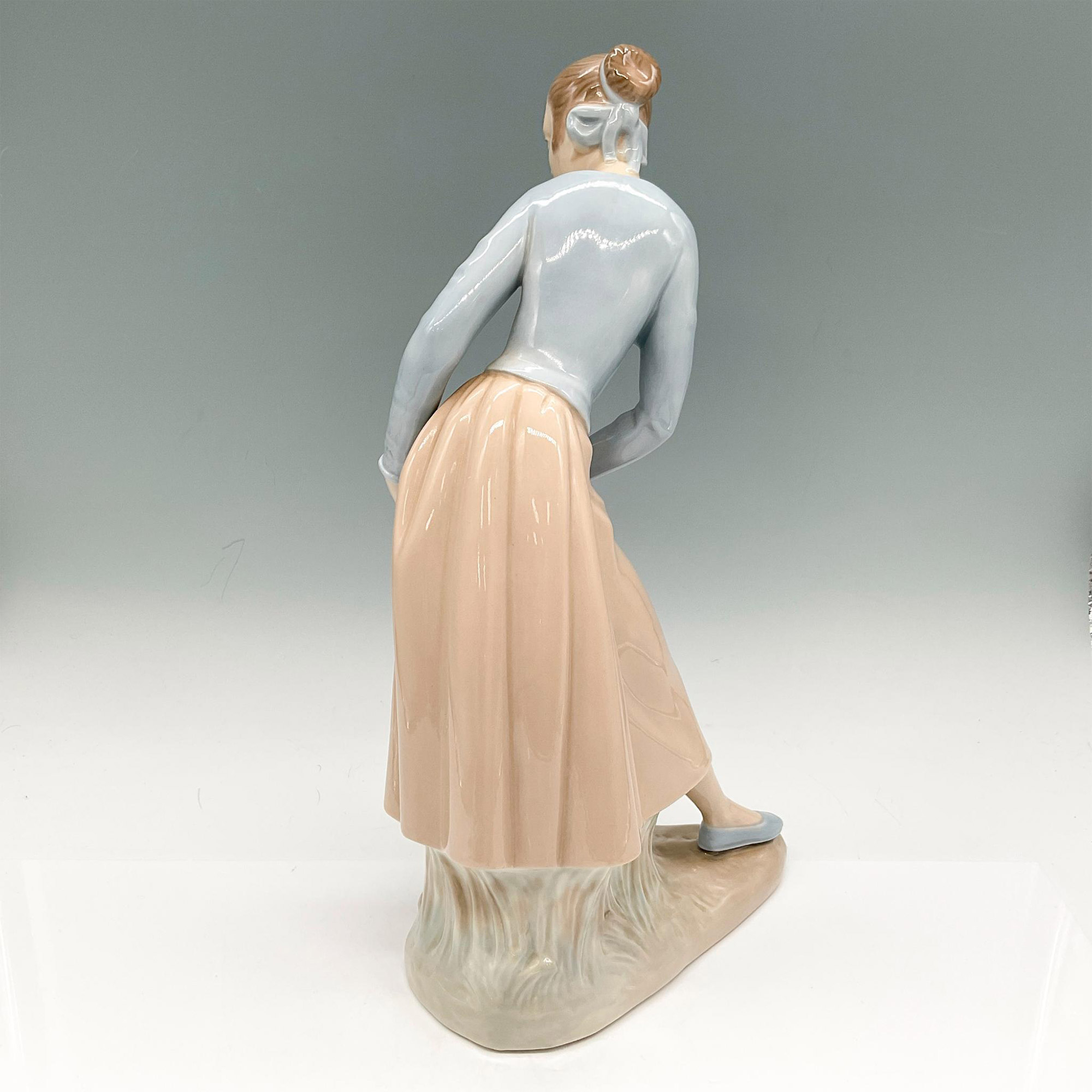 Zaphir Porcelain Figurine, Young Woman with Butterfly - Image 3 of 4
