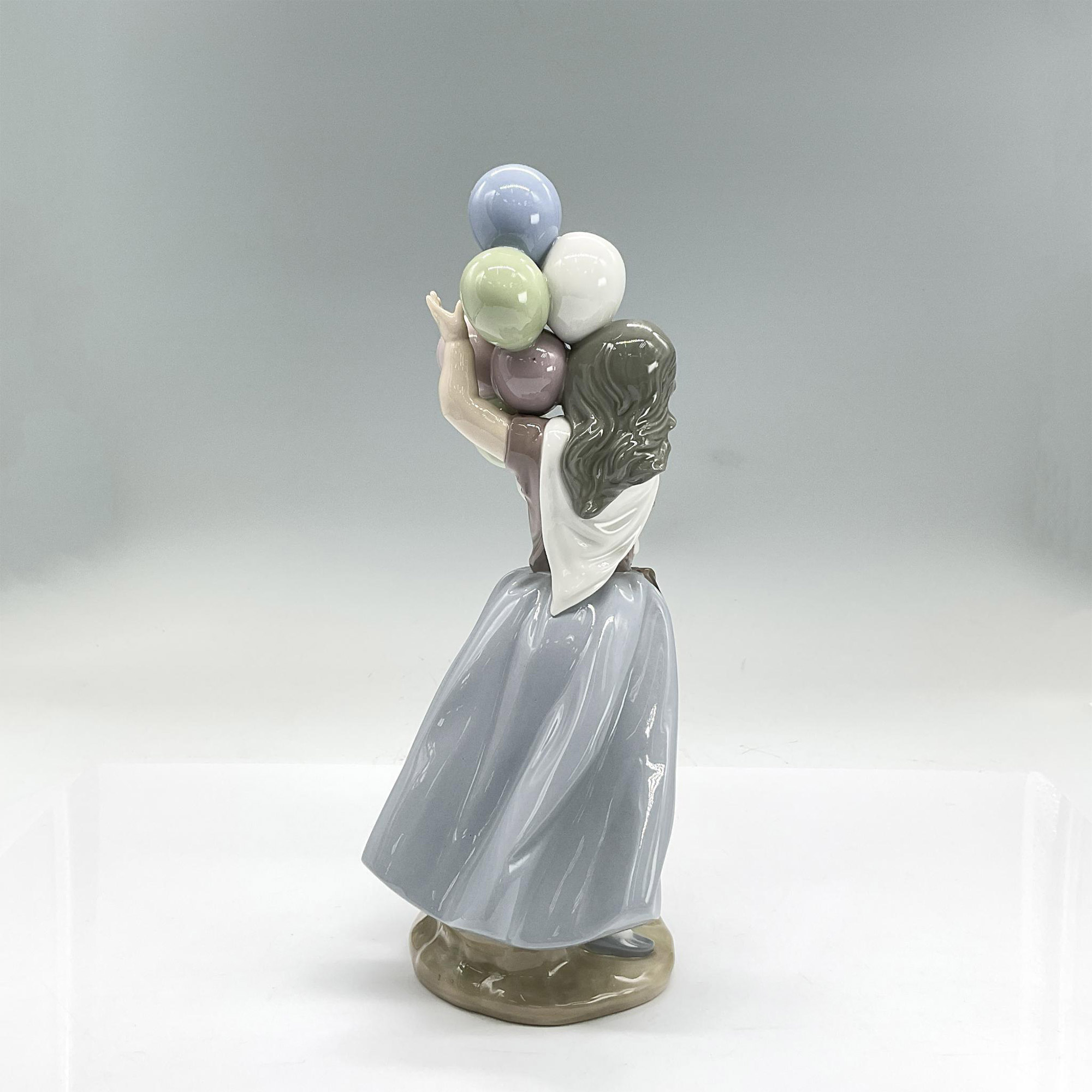 Balloons for Sale 1005141 - Lladro Porcelain Figurine - Image 2 of 3