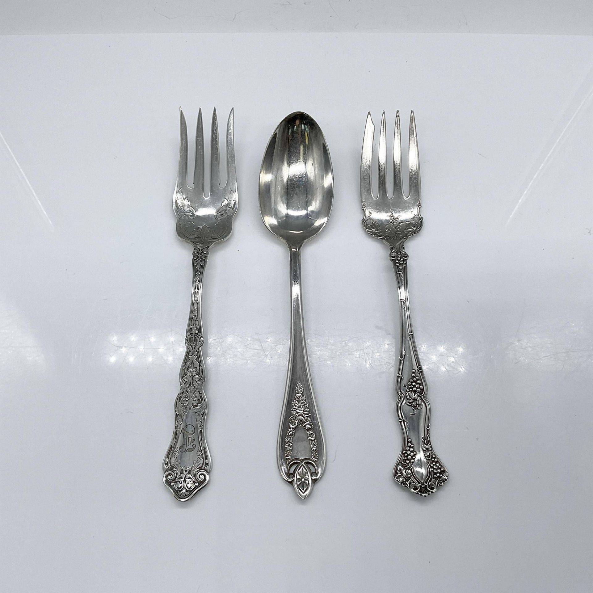 3pc Rogers Silver Plated Serving Forks and Spoon - Bild 2 aus 3
