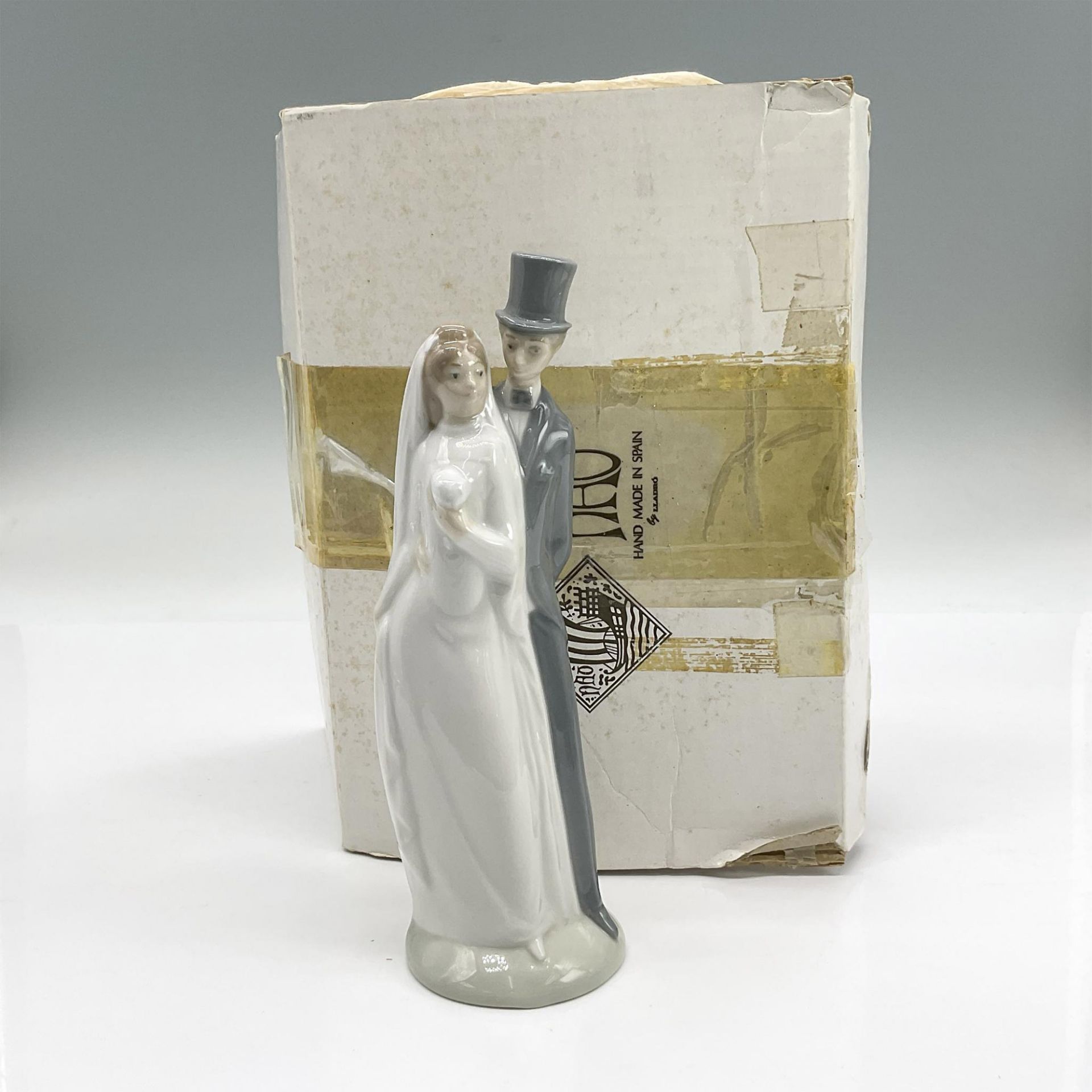 Bride and Groom - Nao by Lladro - Image 4 of 4