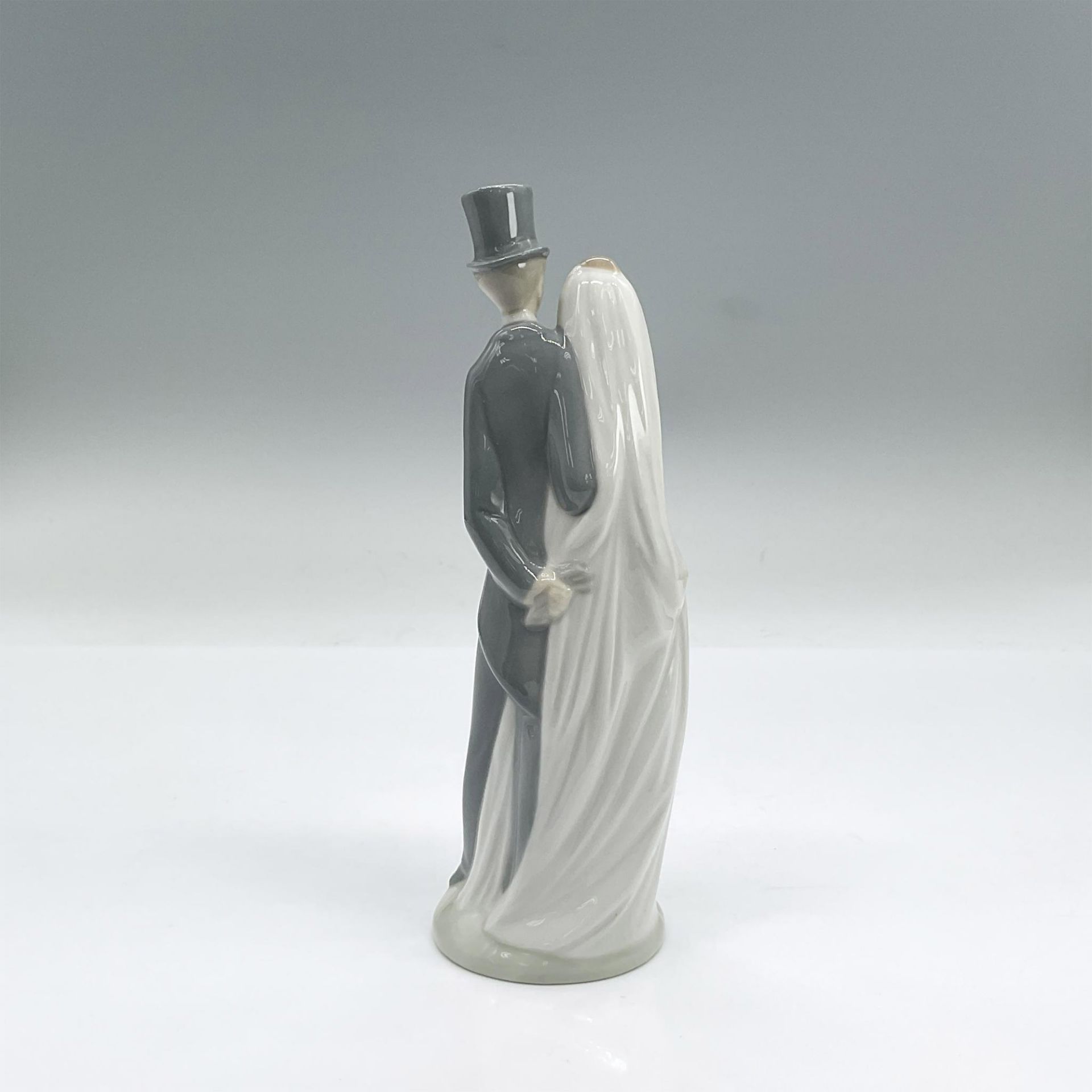 Bride and Groom - Nao by Lladro - Image 2 of 4