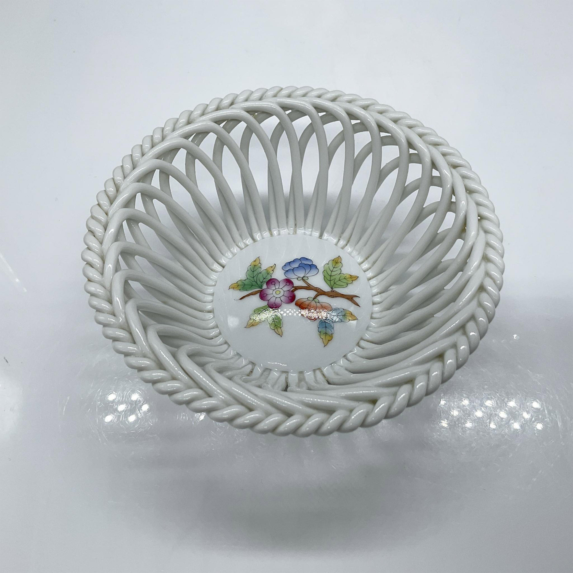 Herend Porcelain Braided Basket, Queen Victoria 7372/VBO - Image 2 of 3