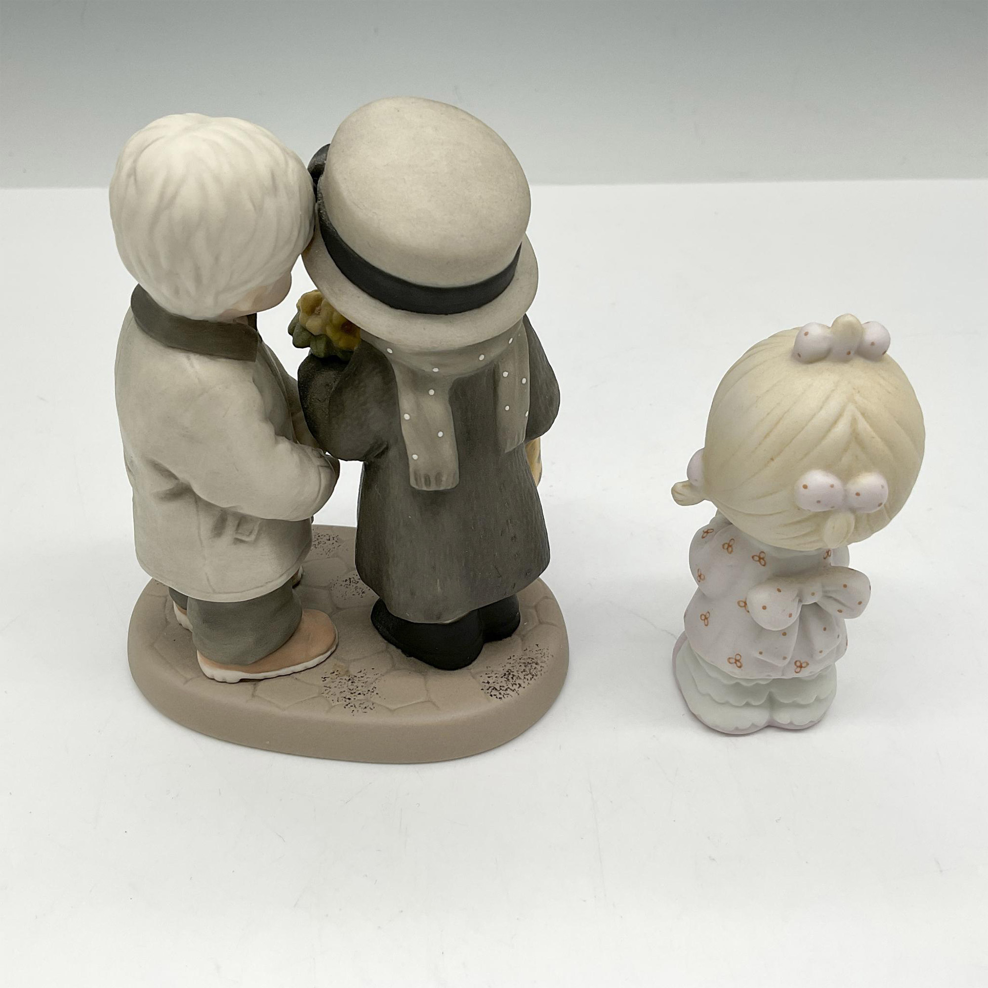 2pc Enesco Group Ceramic Figurines, Flower Girl + Your Love - Image 2 of 3