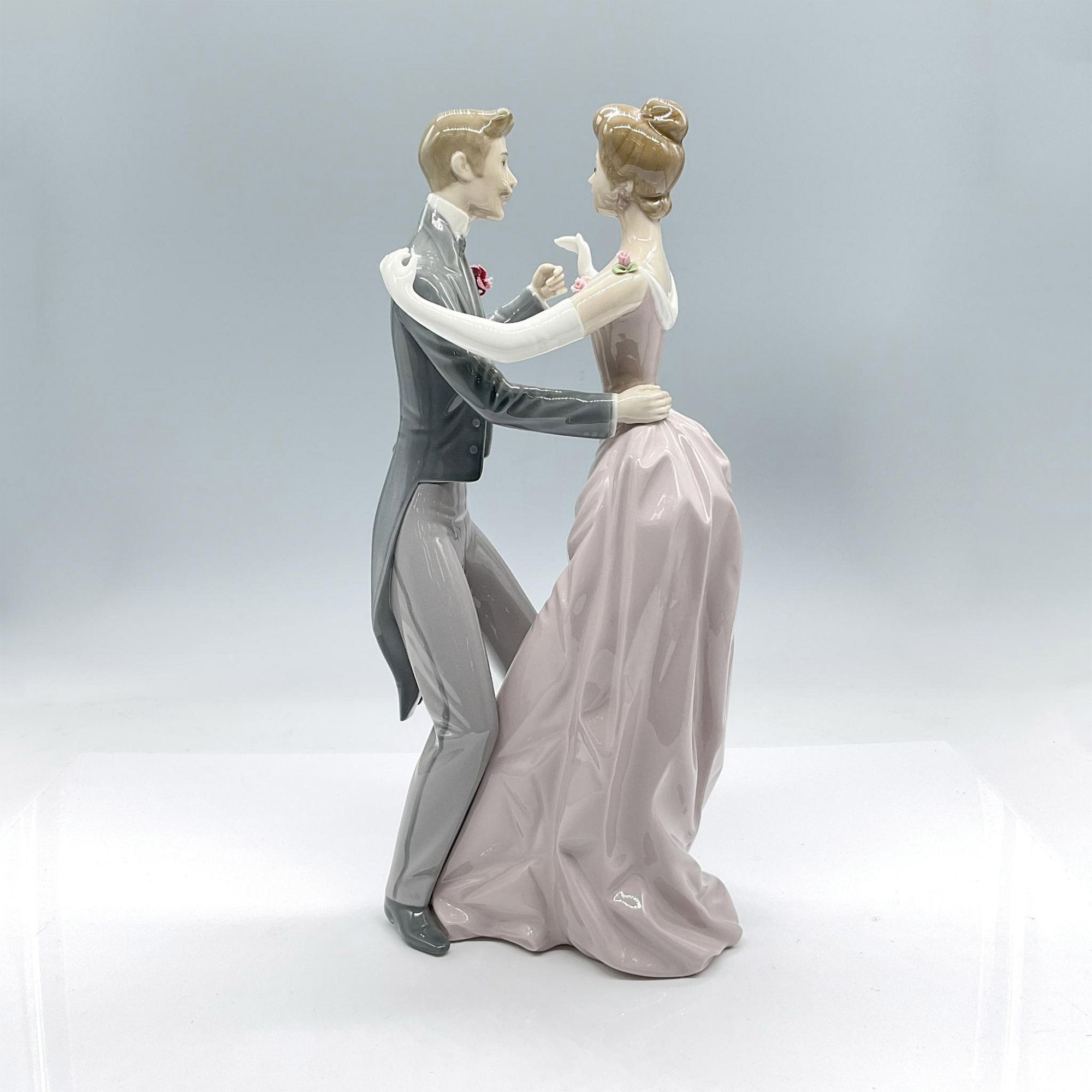 Anniversary Waltz 1001372 - Lladro Porcelain Figurine - Image 2 of 3