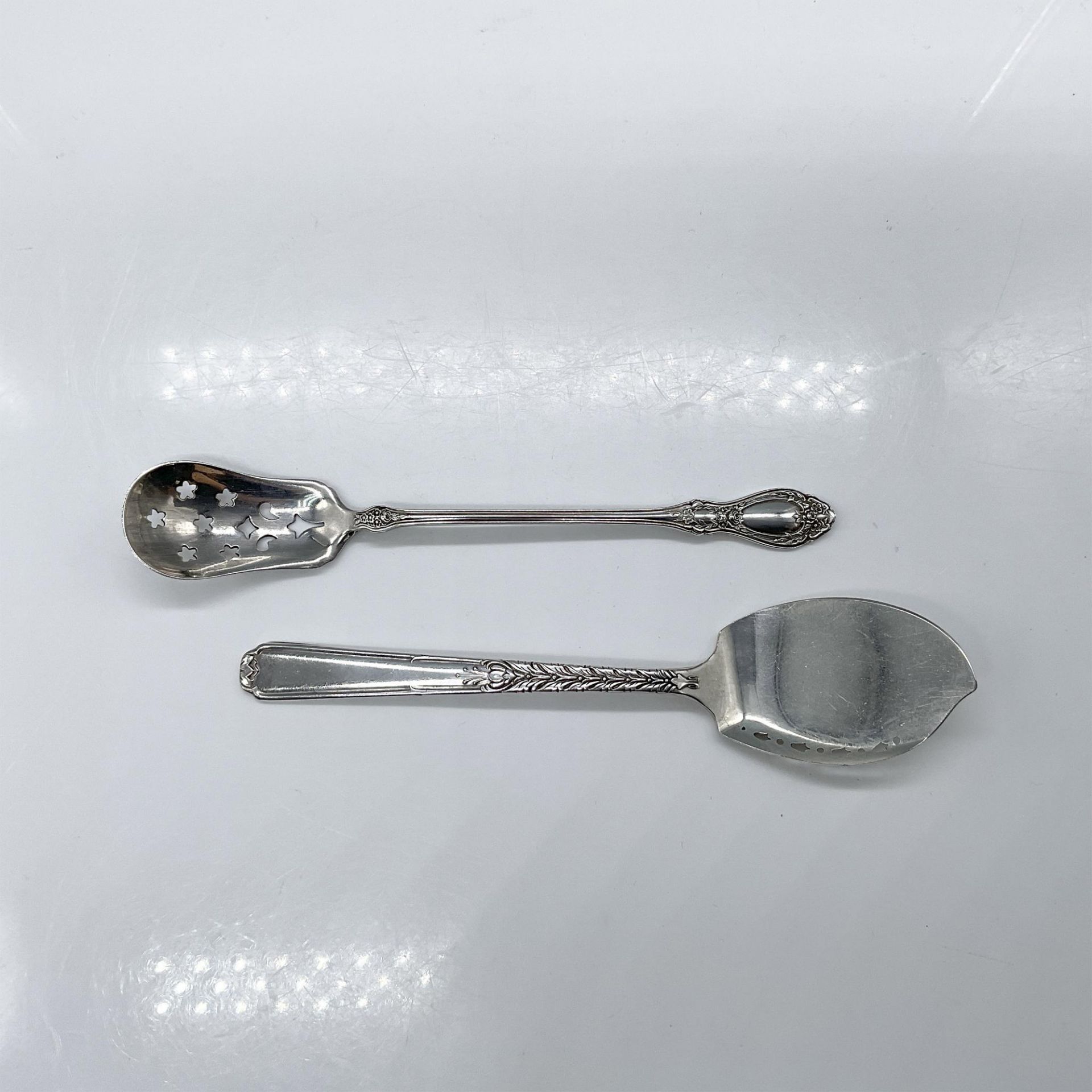 2pc Roger Bros Silver Plated Olive Spoon and Jelly Server - Bild 2 aus 3