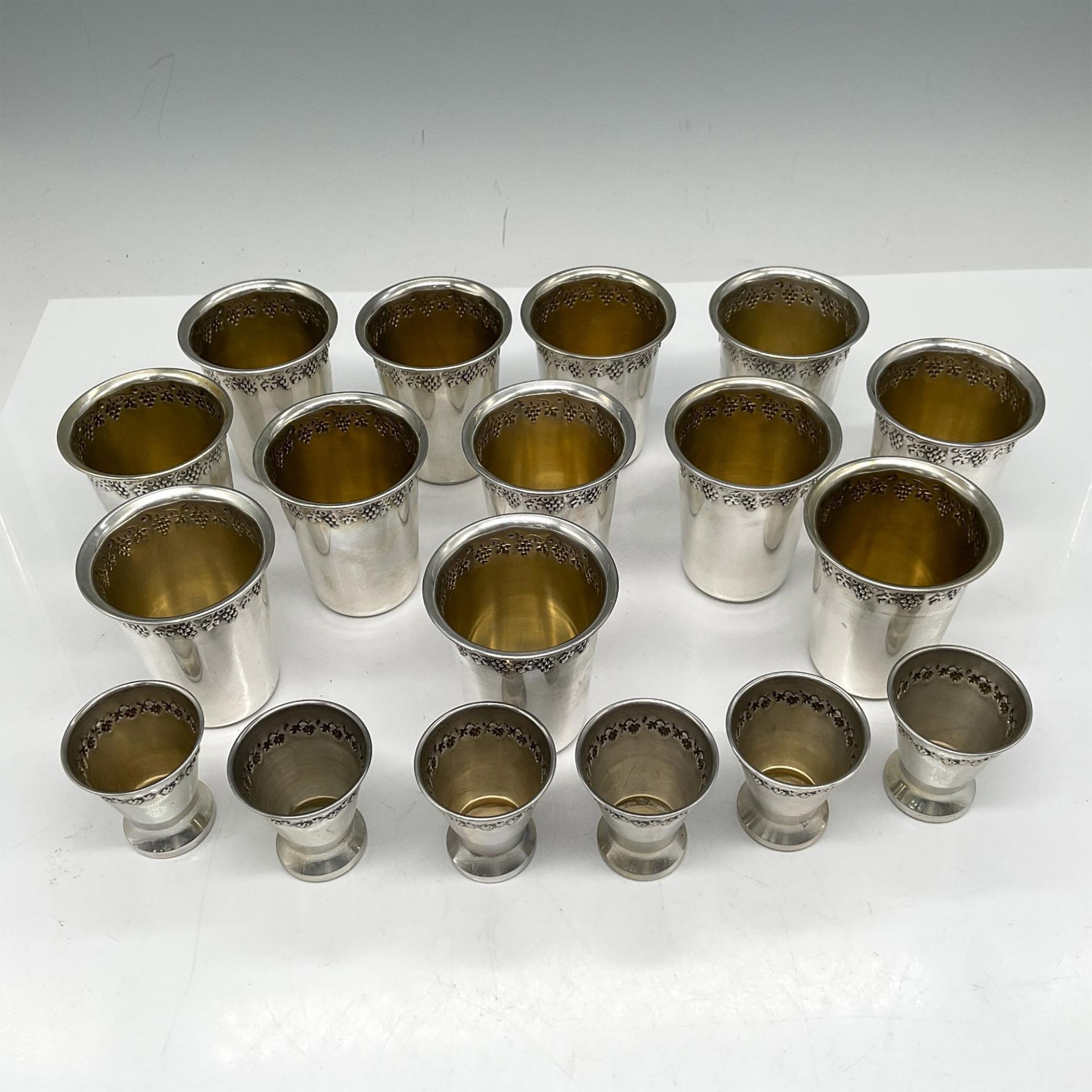 18pc Hazorfim 800 Silver Judaica Kiddush Cups - Bild 2 aus 3
