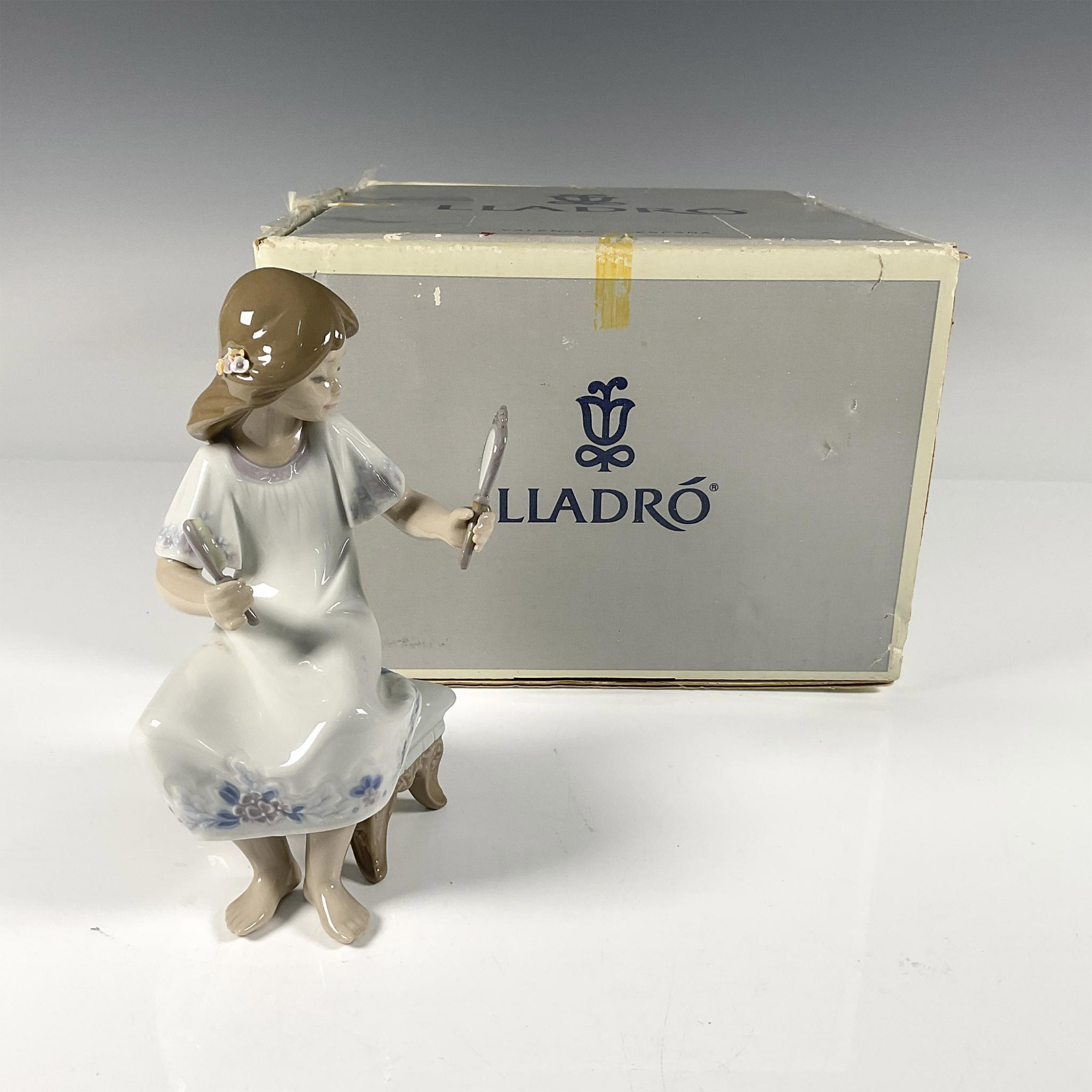 I Feel Pretty 1005678 - Lladro Porcelain Figurine - Image 3 of 4