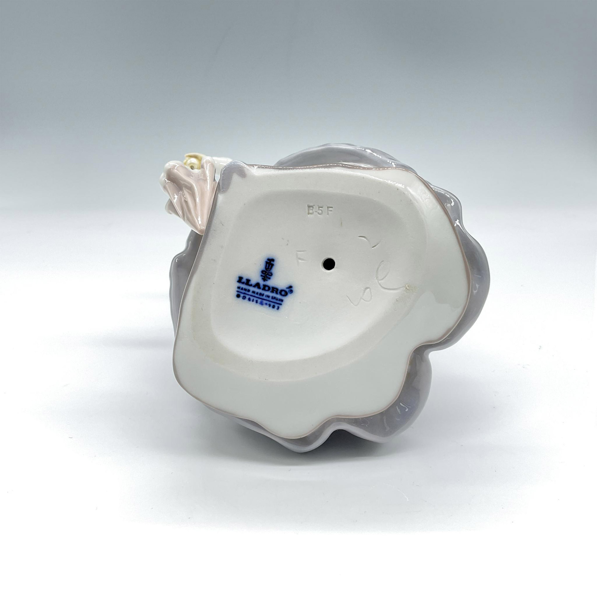 Evita 1005212 - Lladro Porcelain Figurine - Image 3 of 3