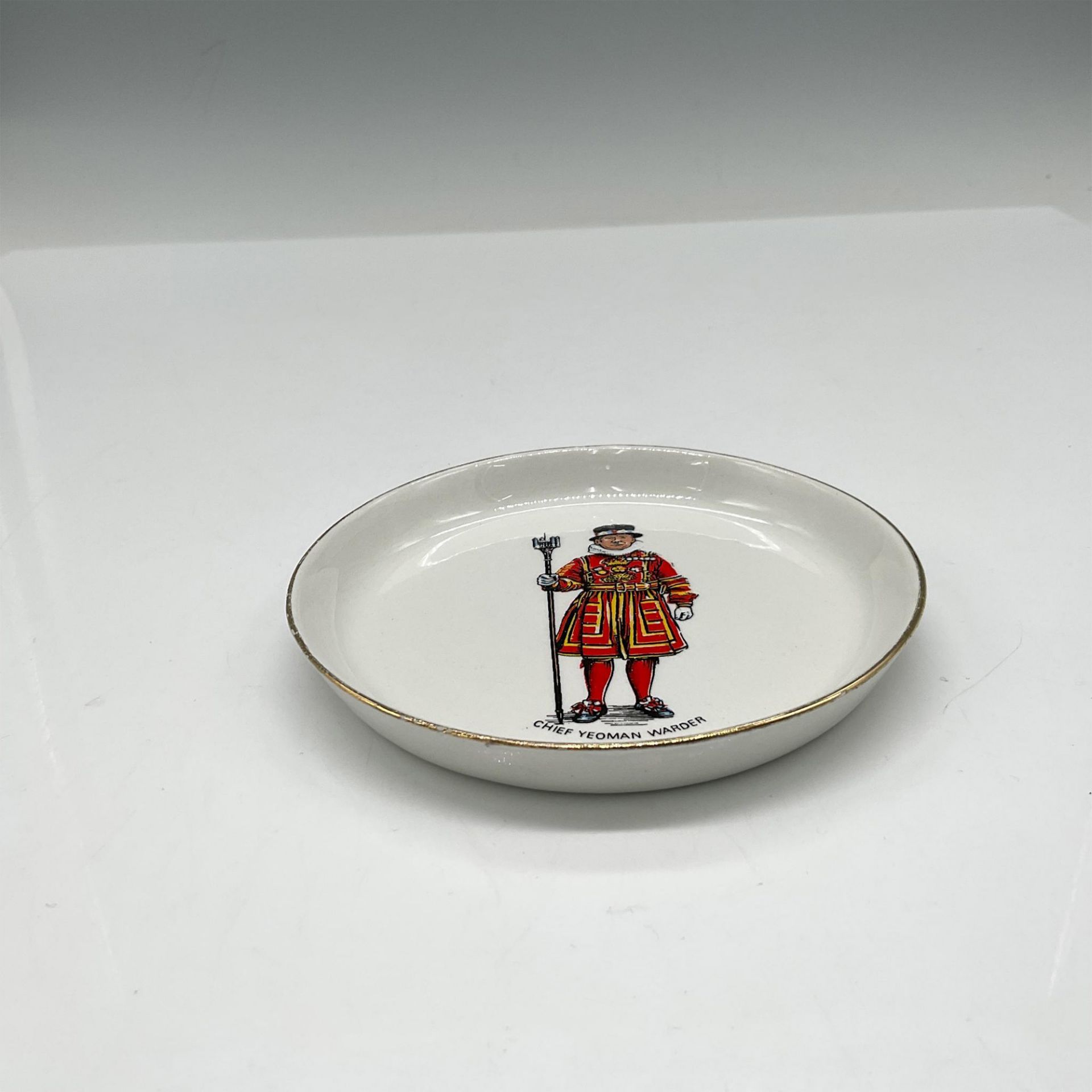 Royal Worcester Porcelain Small Dish, Chief Yeoman Warder - Bild 2 aus 3