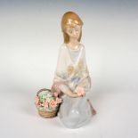 Flower Song 1007607 - Lladro Porcelain Figurine