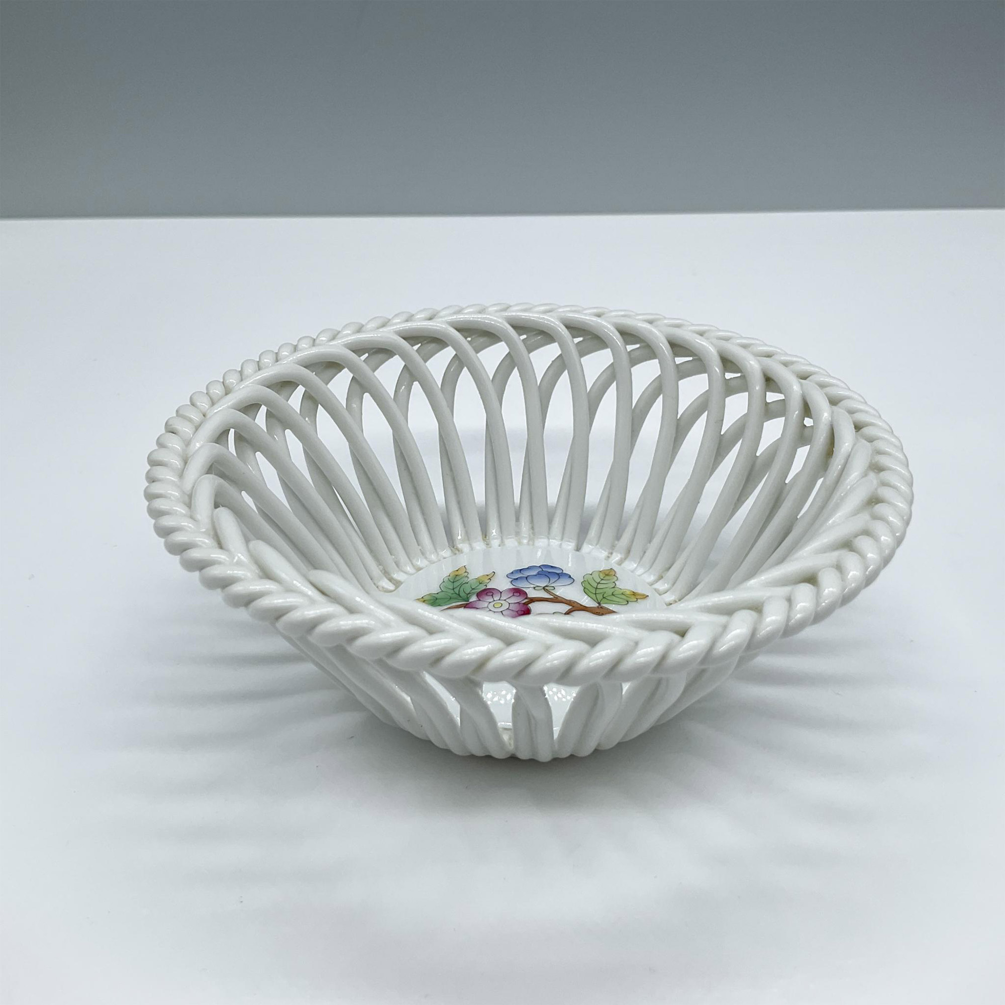 Herend Porcelain Braided Basket, Queen Victoria 7372/VBO