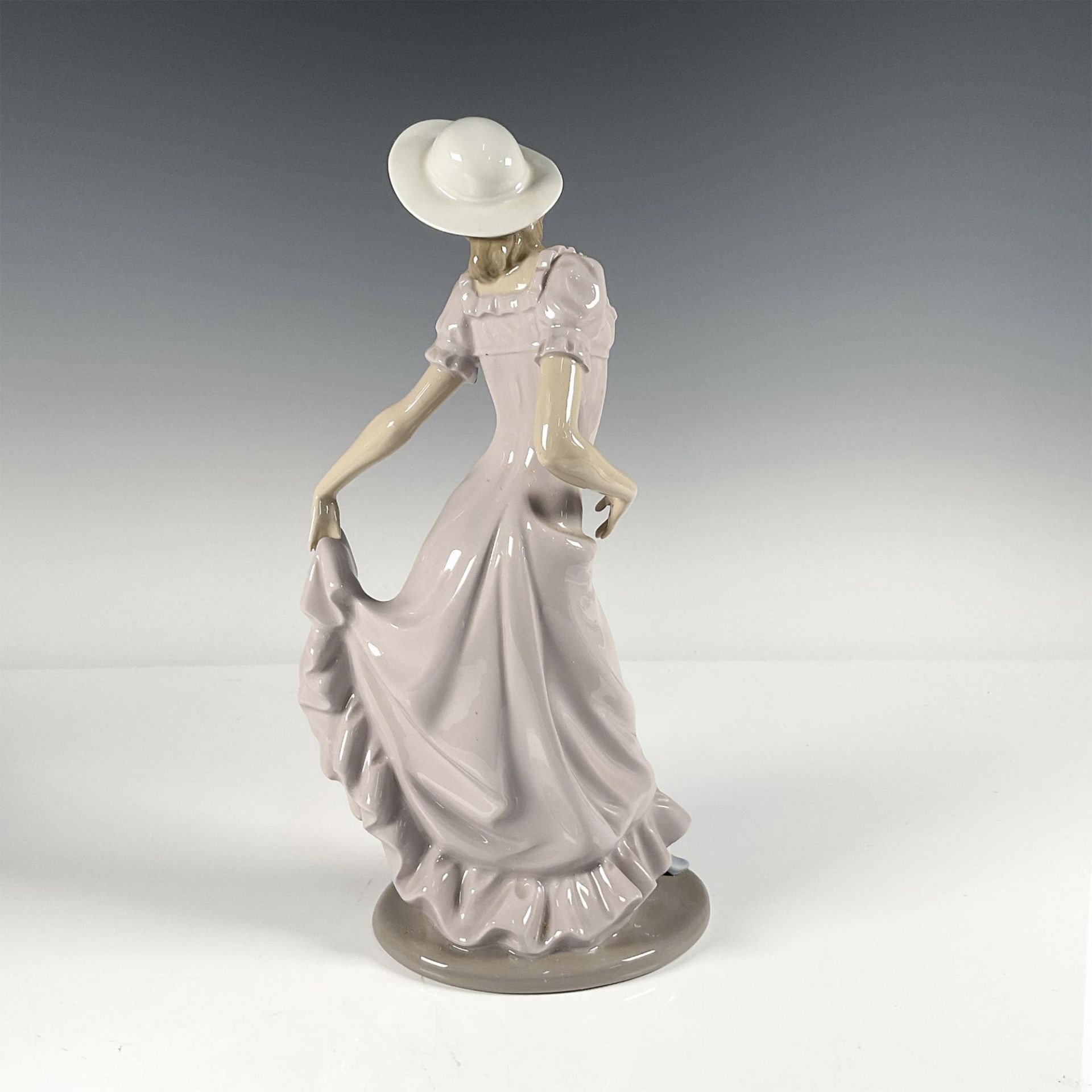 Nao by A Dancing Woman 764 - Lladro Porcelain Figurine - Image 2 of 4