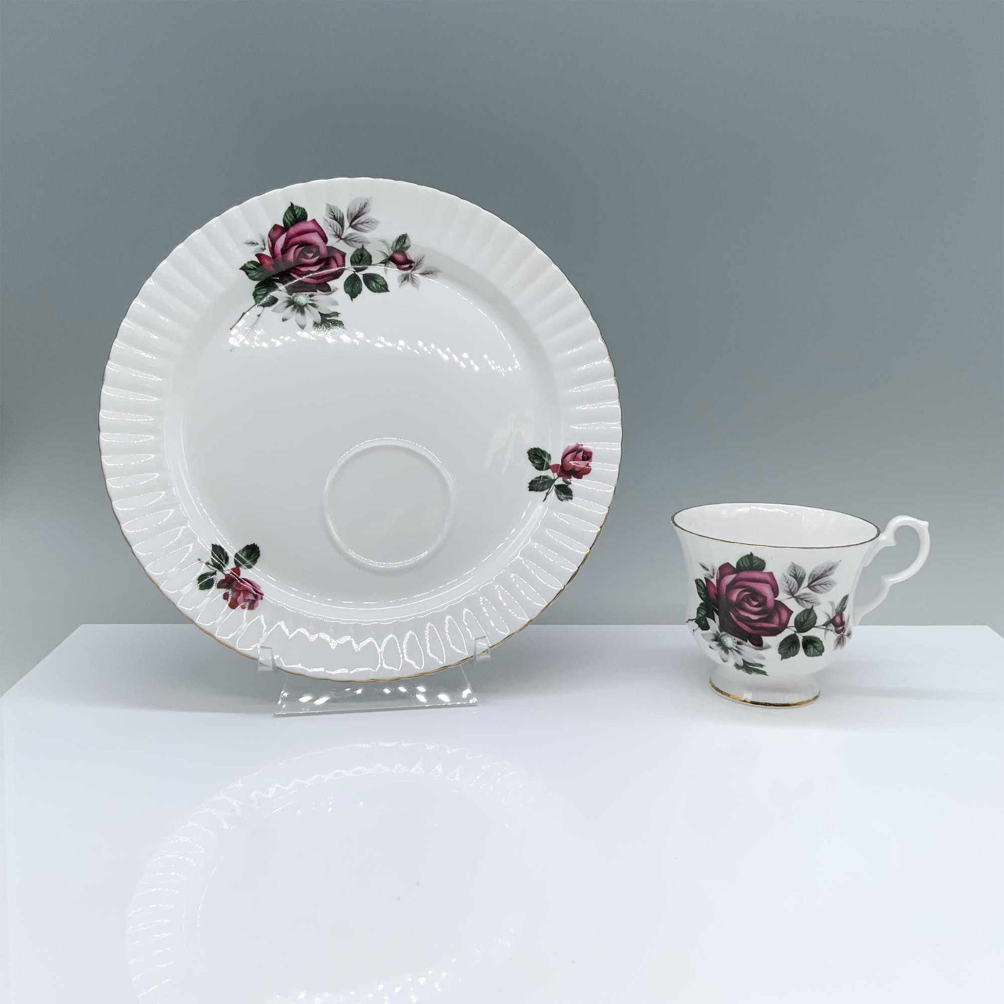 2pc Royal Windsor Teacup and Luncheon Set - Image 2 of 3
