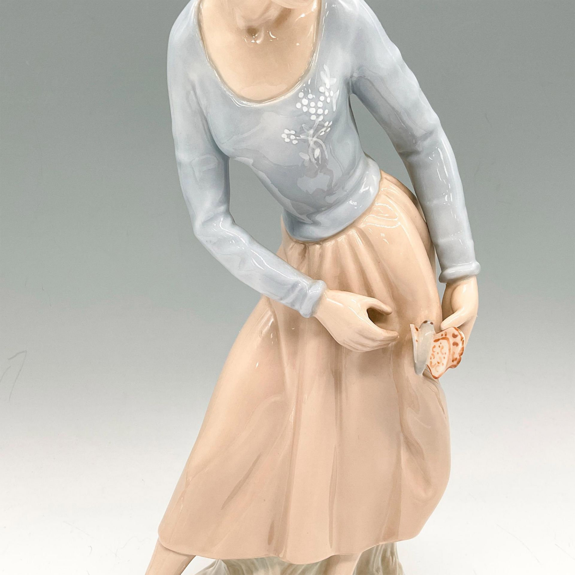 Zaphir Porcelain Figurine, Young Woman with Butterfly - Image 2 of 4