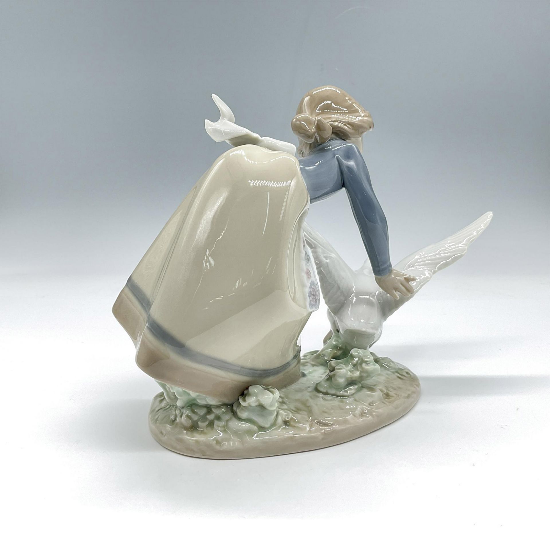 Wild Goose Chase 1005553 - Lladro Porcelain Figurine - Image 2 of 3