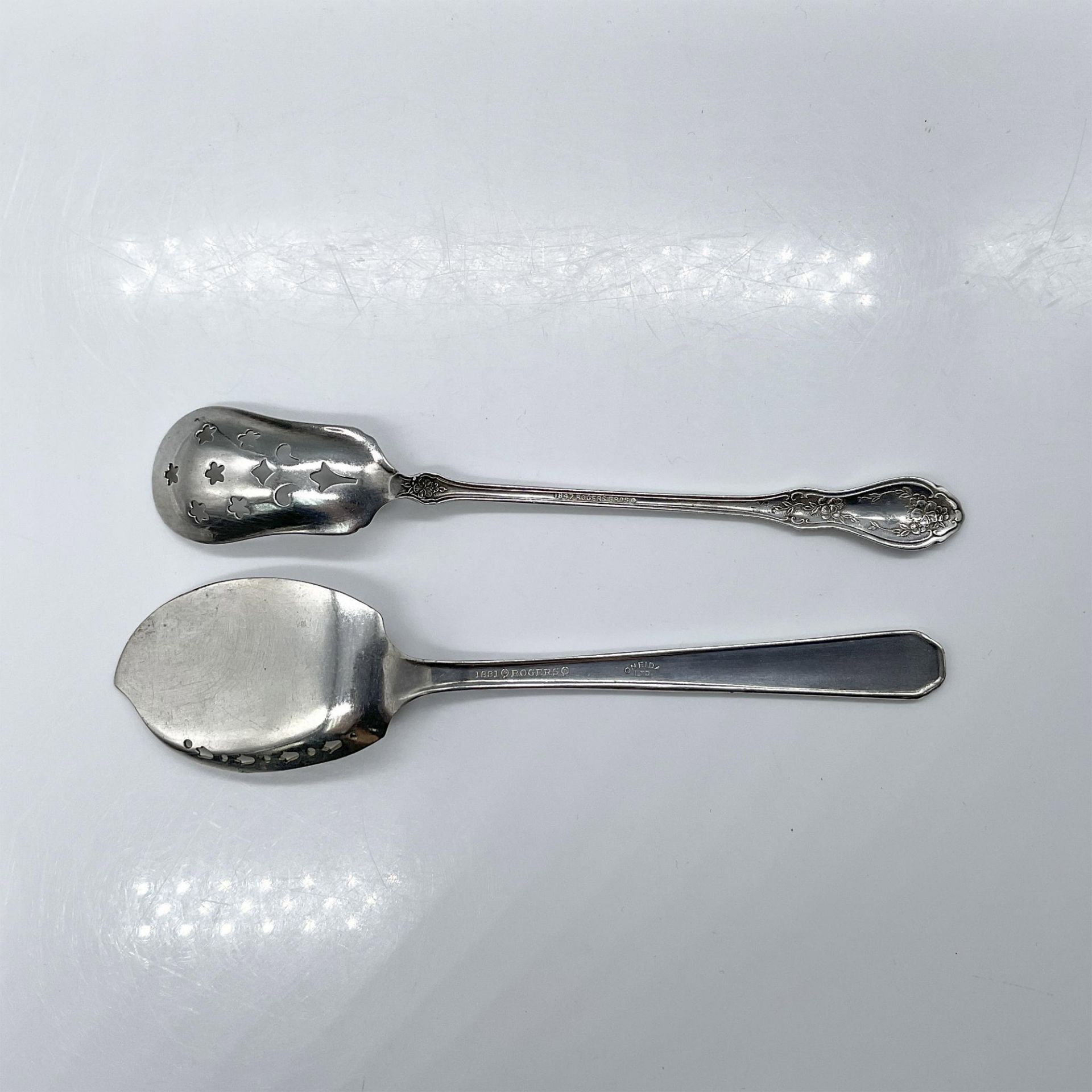 2pc Roger Bros Silver Plated Olive Spoon and Jelly Server - Bild 3 aus 3