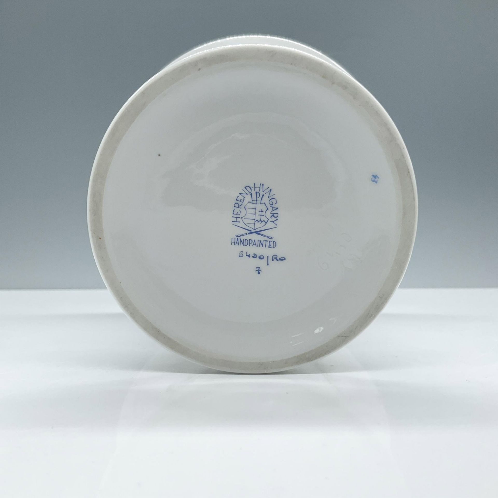 Herend Porcelain Vase, Rothschild Birds - Image 3 of 3