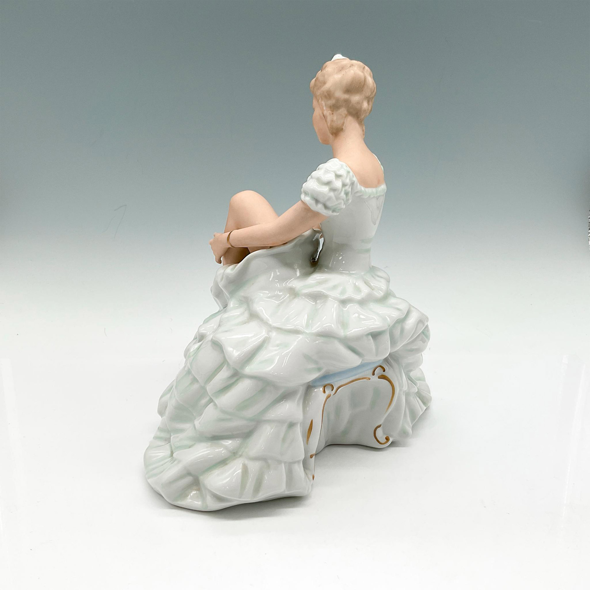Vintage Wallendorf Porcelain Figurine, Ballerina - Image 2 of 3