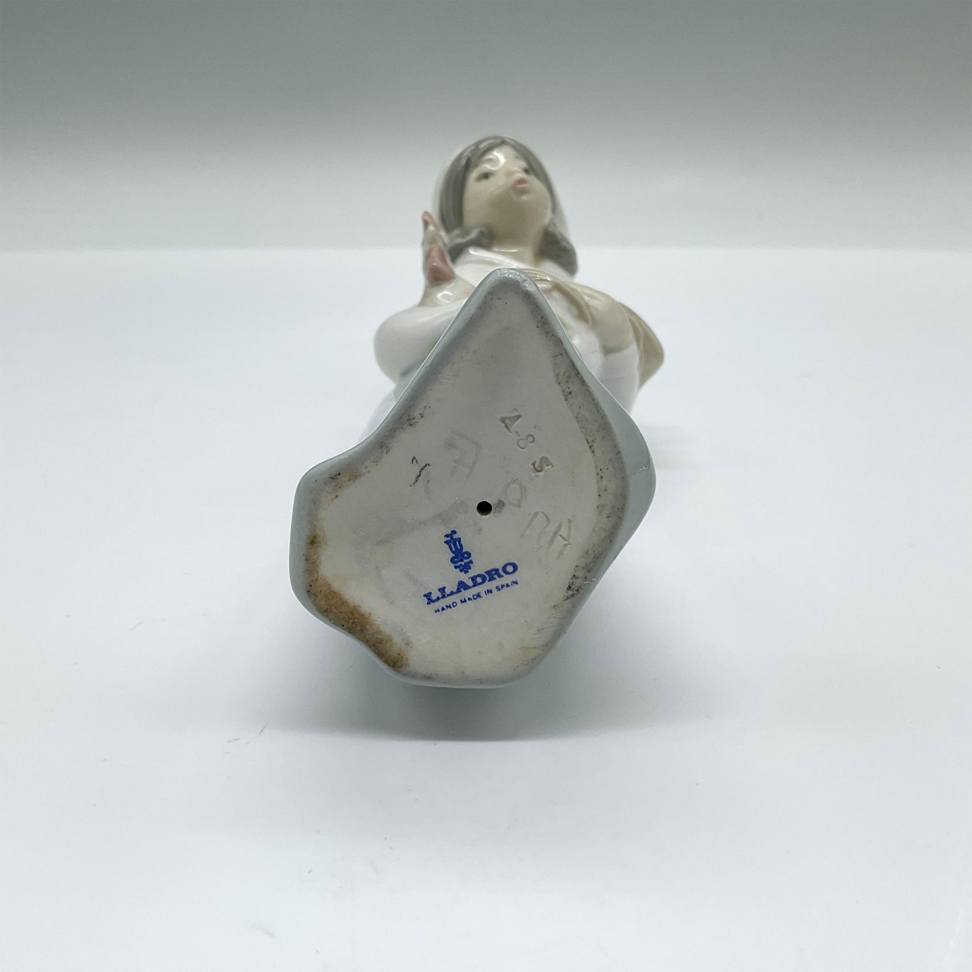 Girl with Rooster 1004677 - Lladro Porcelain Figurine - Image 3 of 3