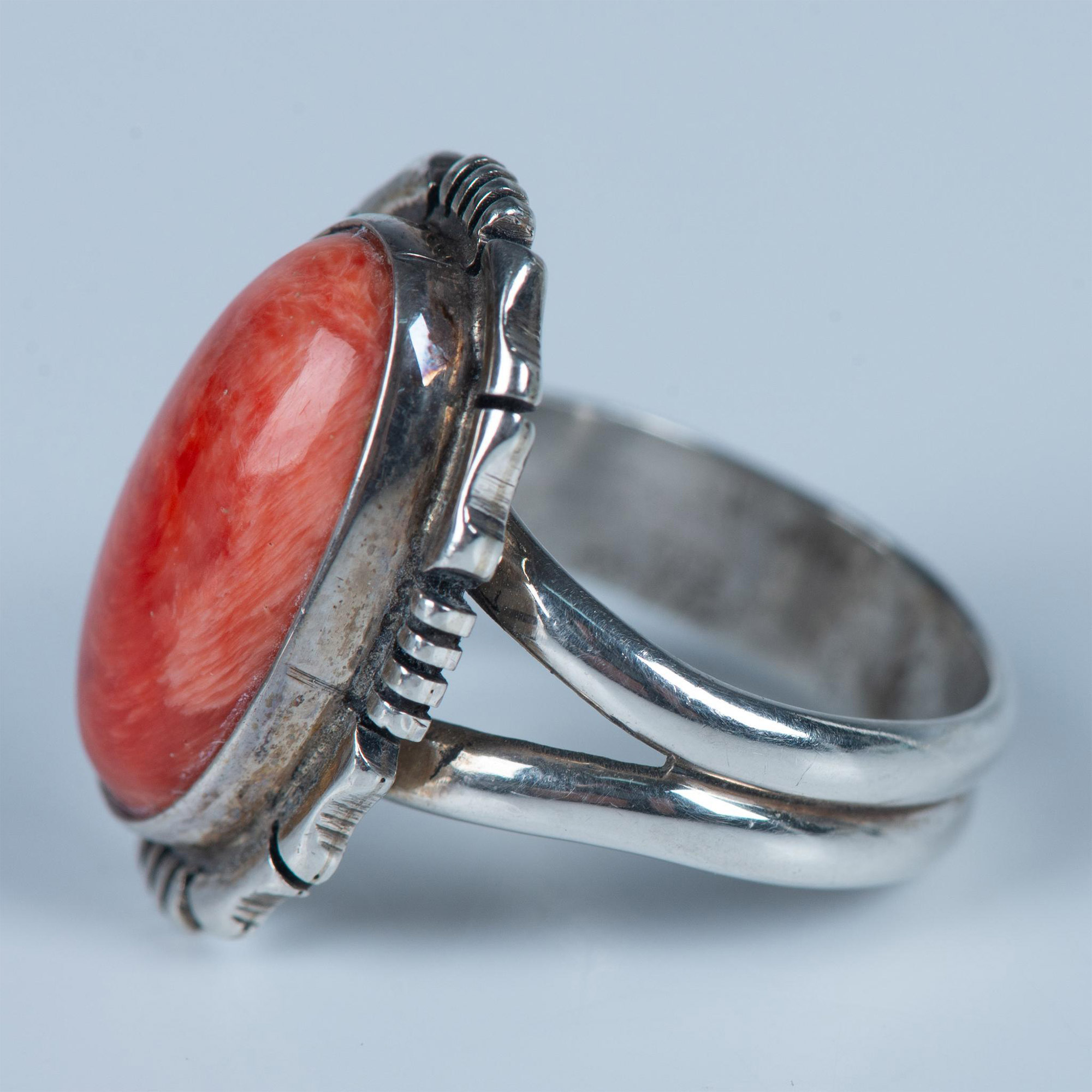 Beautiful Native American Sterling & Red Spiny Oyster Ring - Image 2 of 5