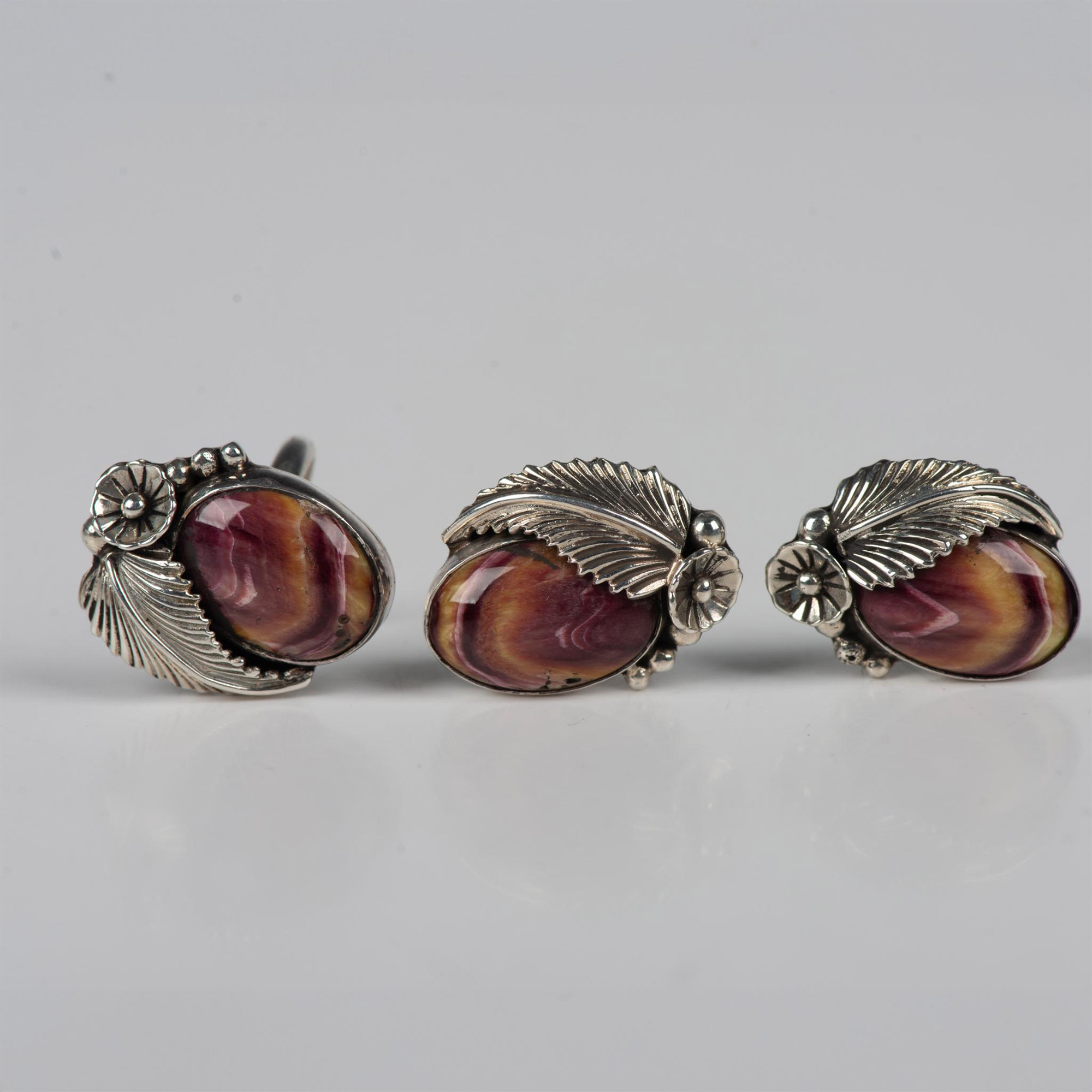 2pc Sterling and Purple Spiny Oyster Clip On Earrings & Ring - Image 2 of 4