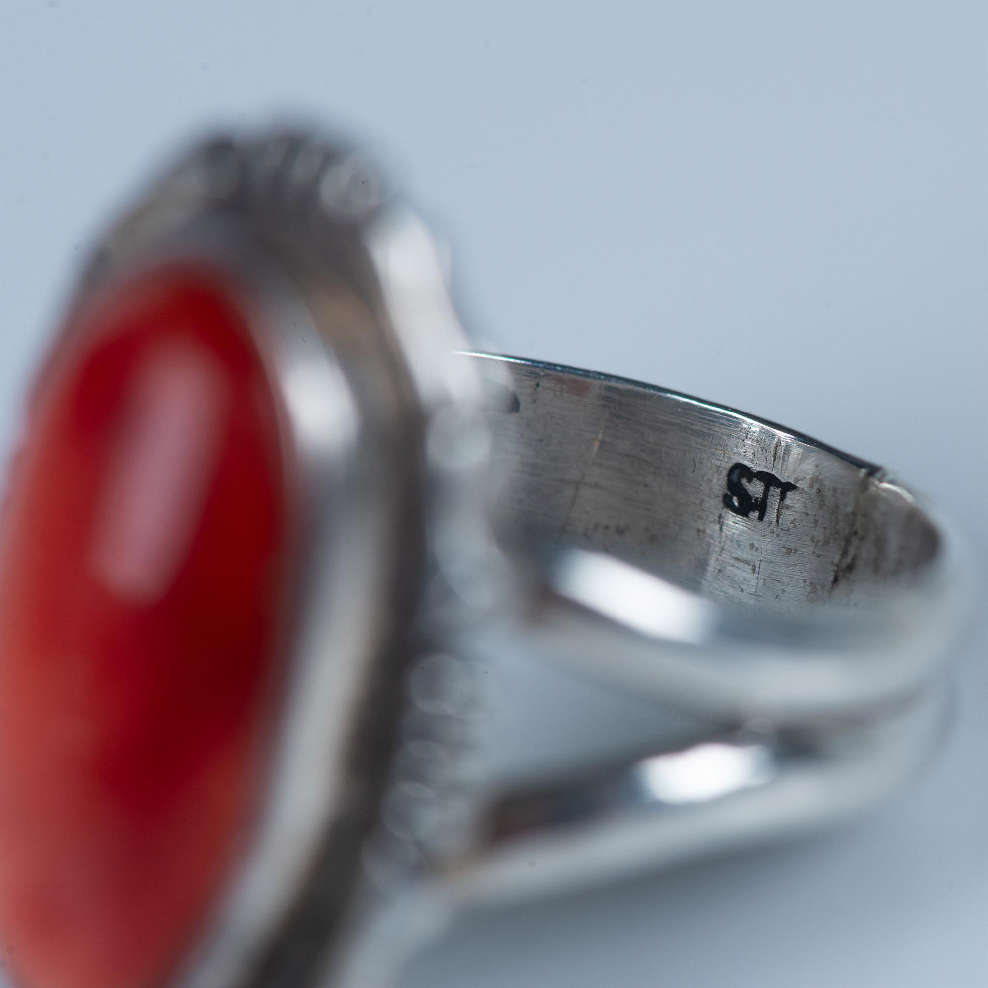 Beautiful Native American Sterling & Red Spiny Oyster Ring - Image 5 of 5