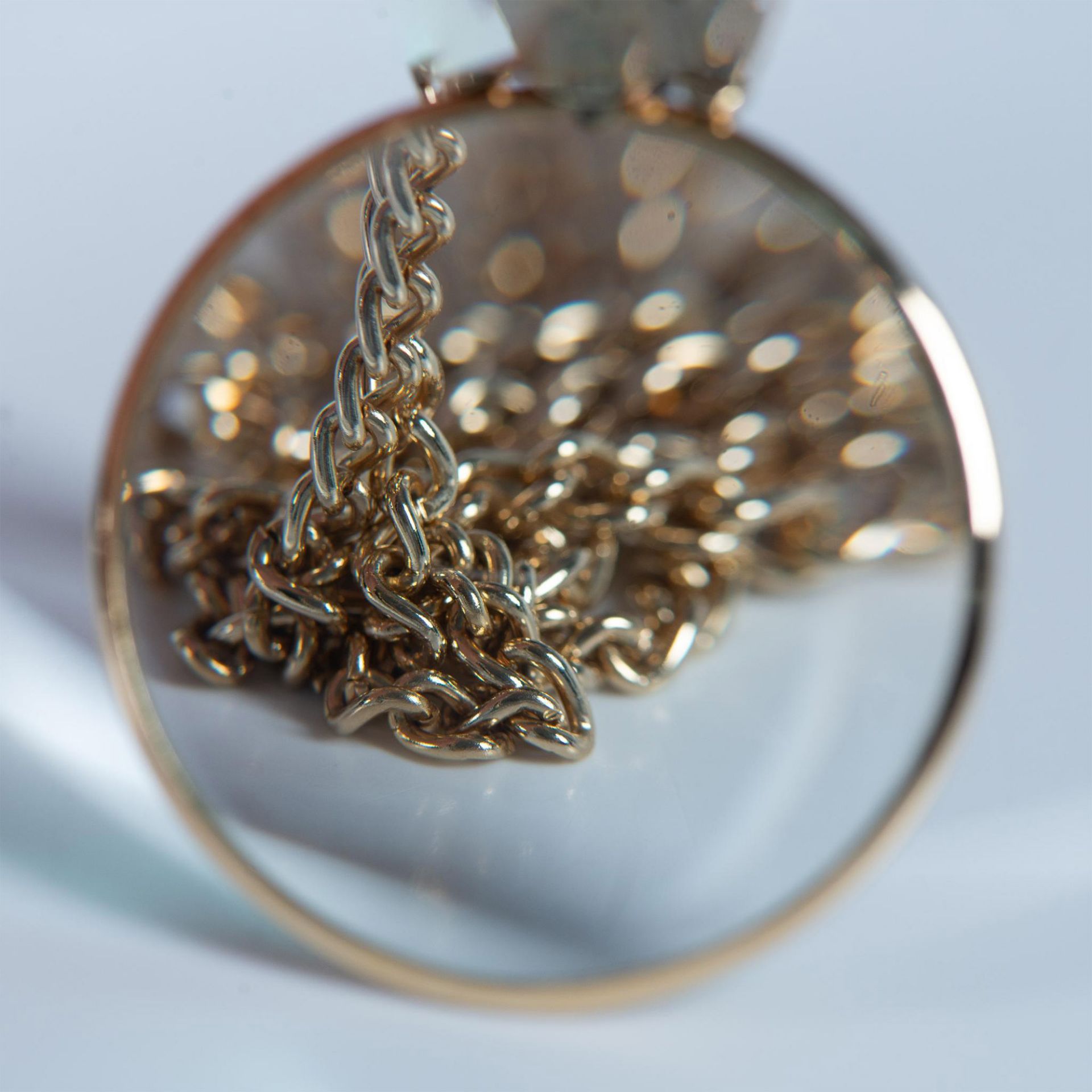 Avon Gold Tone Magnifier Pendant Necklace - Image 6 of 6