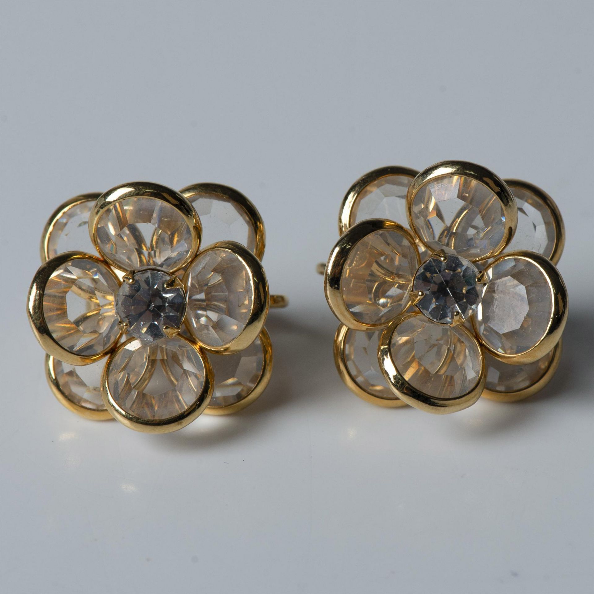 6 Pairs of Fabulous Cluster Clip-On Earrings - Image 5 of 8