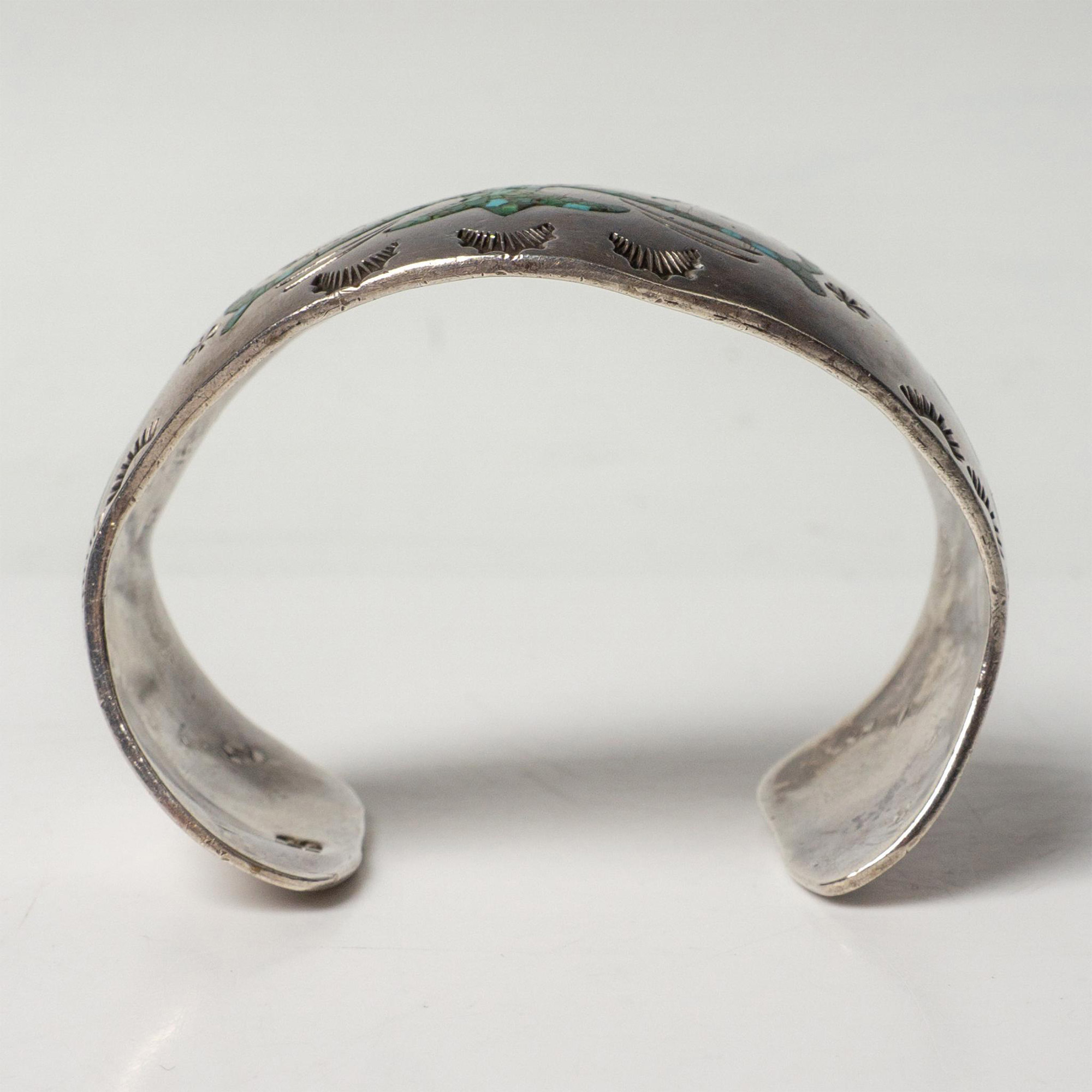 Native American Silver & Turquoise Chip Inlay Cuff Bracelet - Image 4 of 6