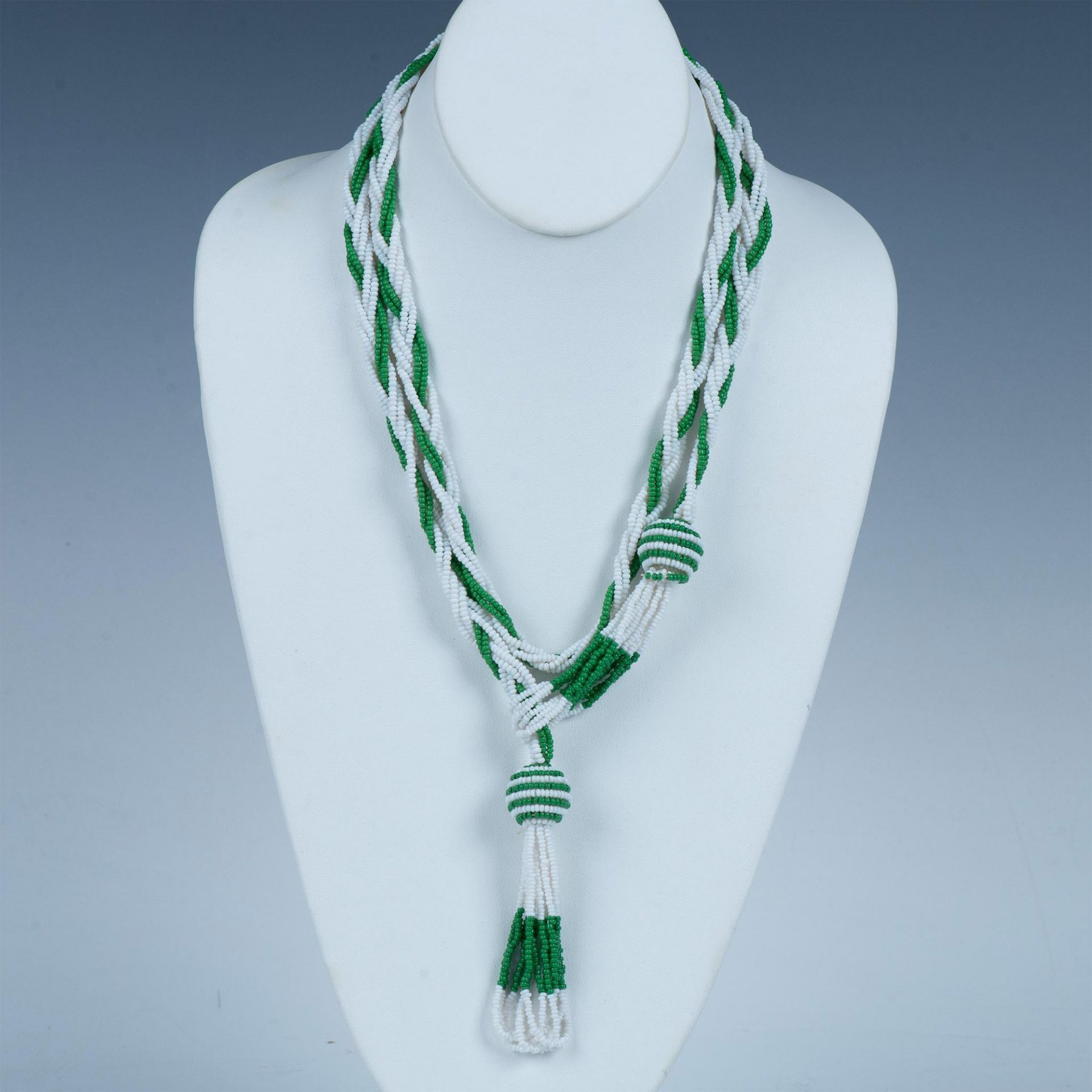 Retro Green & White Beaded Tassel Lariat Necklace