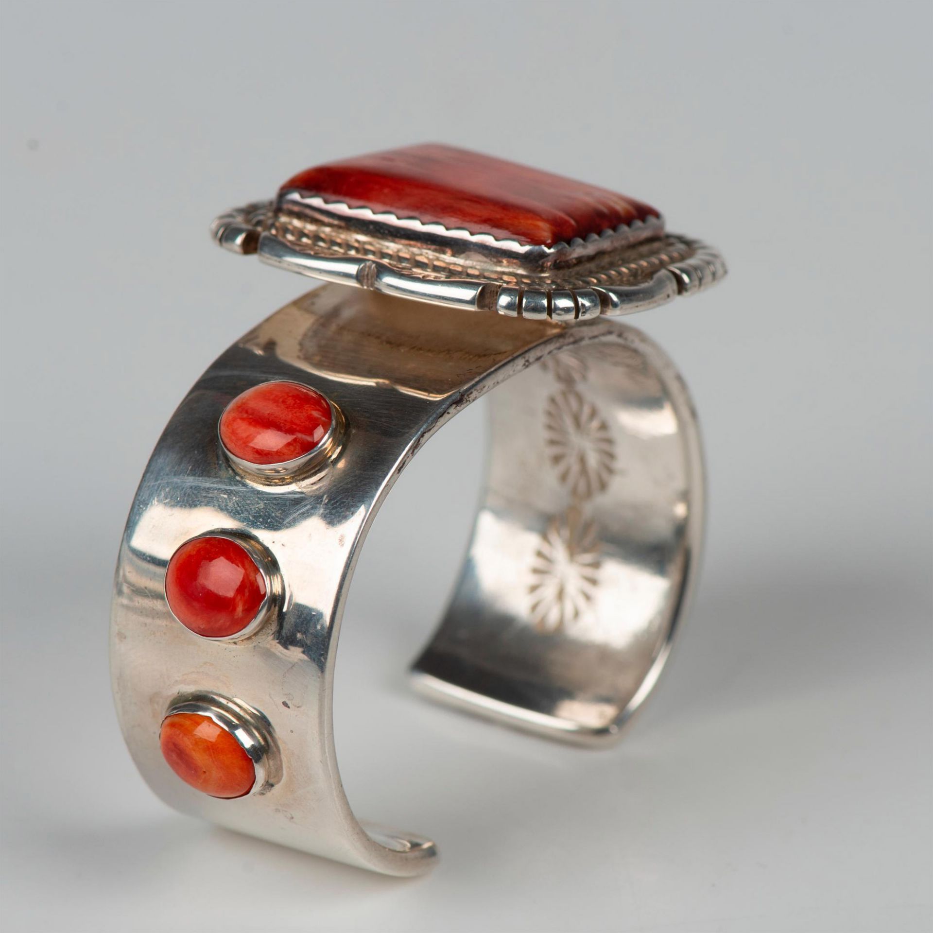 Ca'Win Pueblo Sterling Silver Red Spiny Oyster Cuff Bracelet - Image 5 of 7