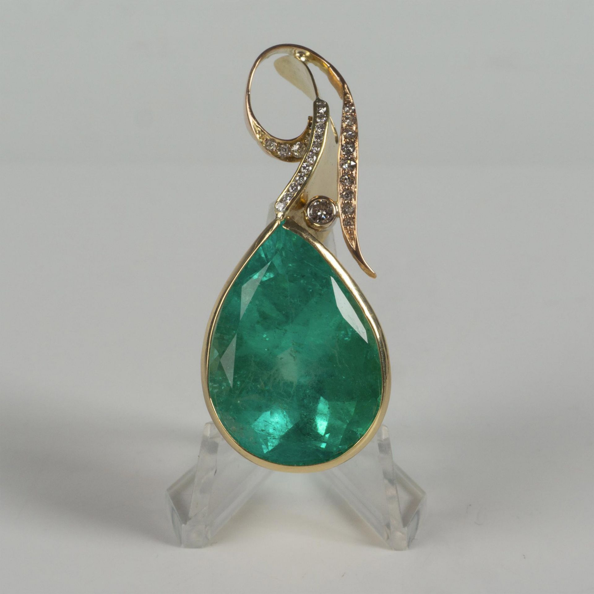 Exquisite 18K Gold, Diamond & 42ct Colombian Emerald Pendant