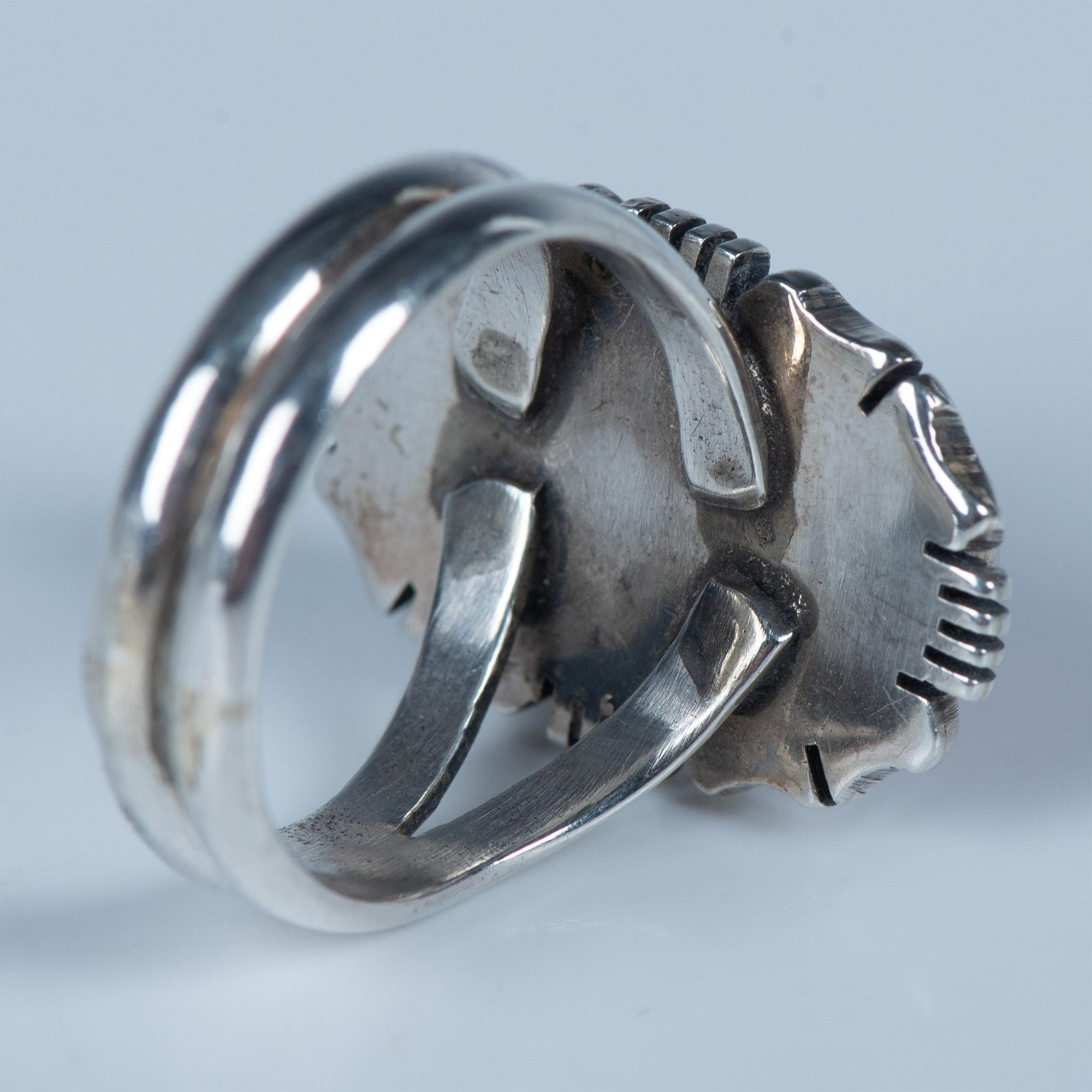 Beautiful Native American Sterling & Red Spiny Oyster Ring - Image 3 of 5