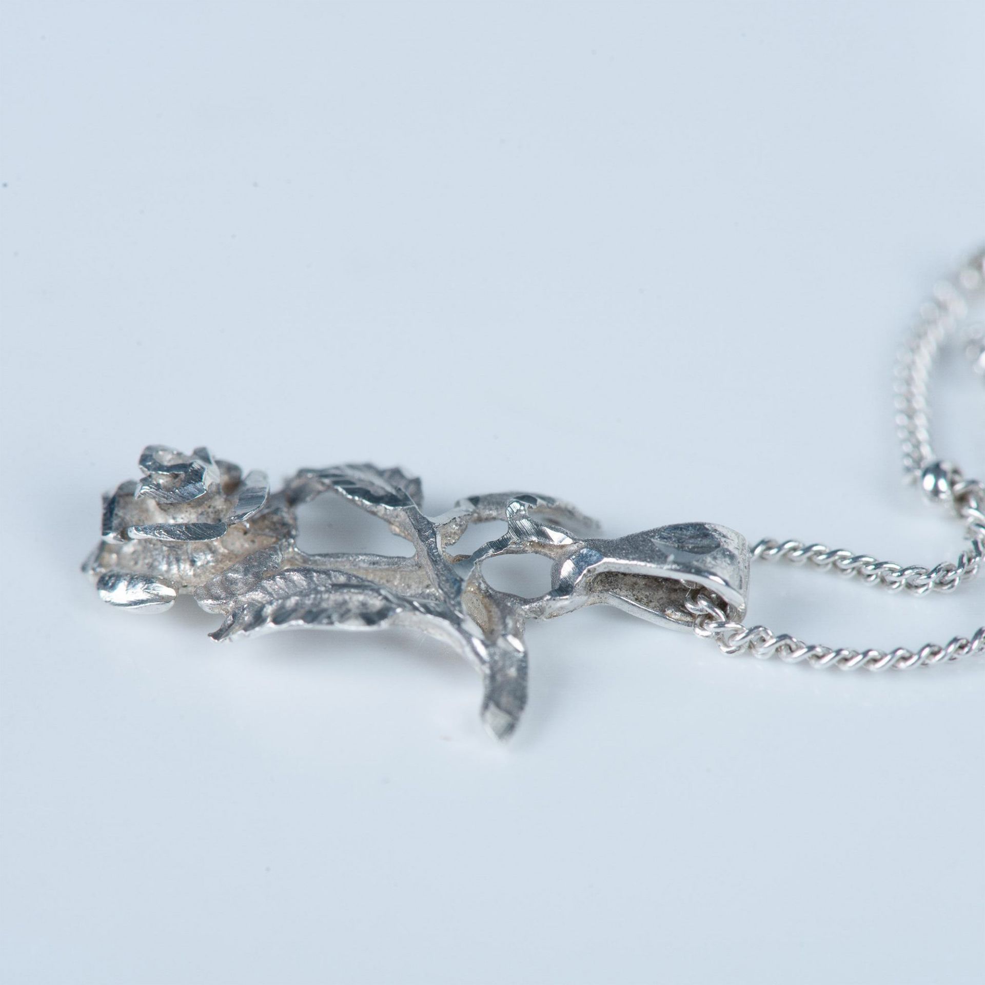 Lovely Delicate Sterling Silver Rose Necklace - Image 4 of 6