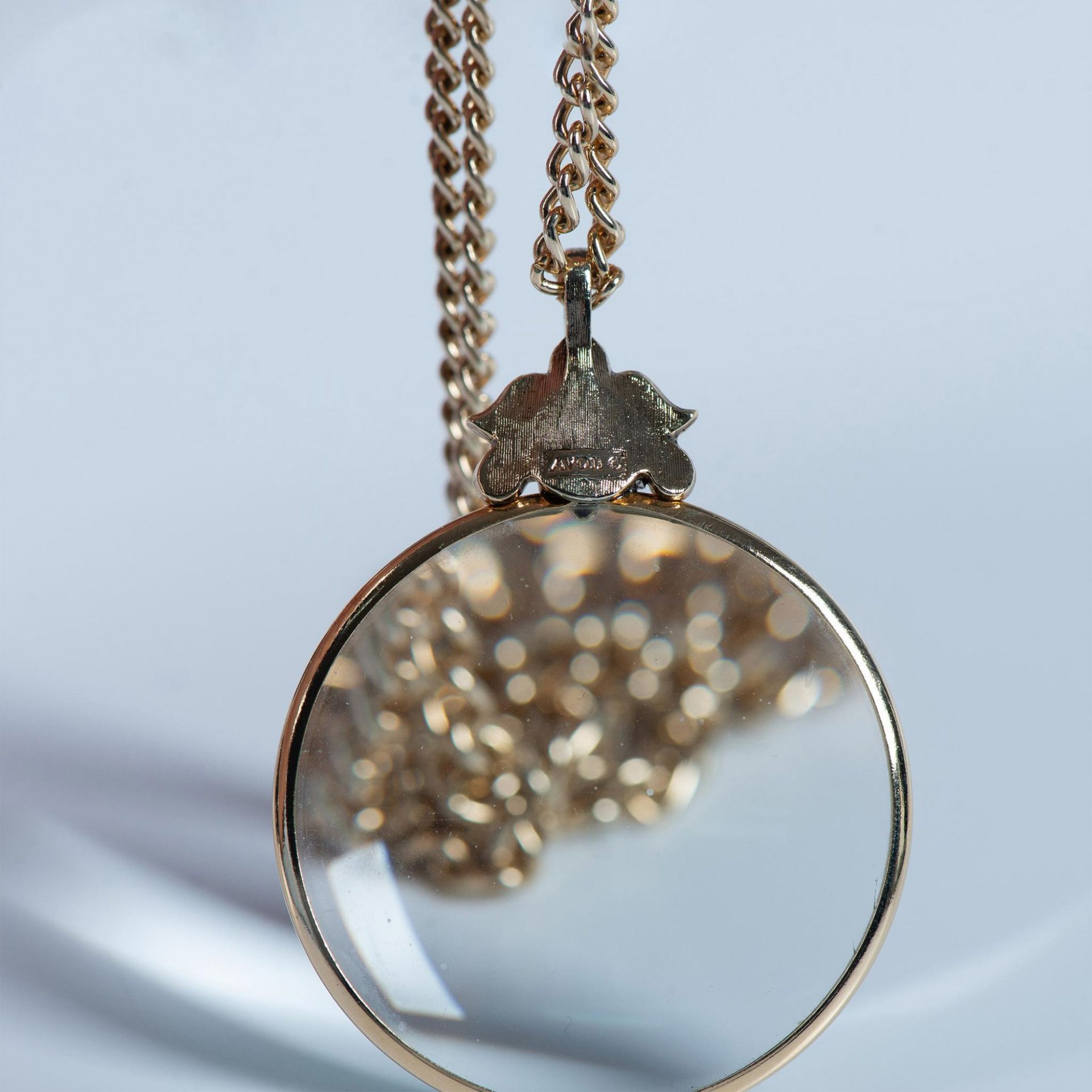 Avon Gold Tone Magnifier Pendant Necklace - Image 5 of 6