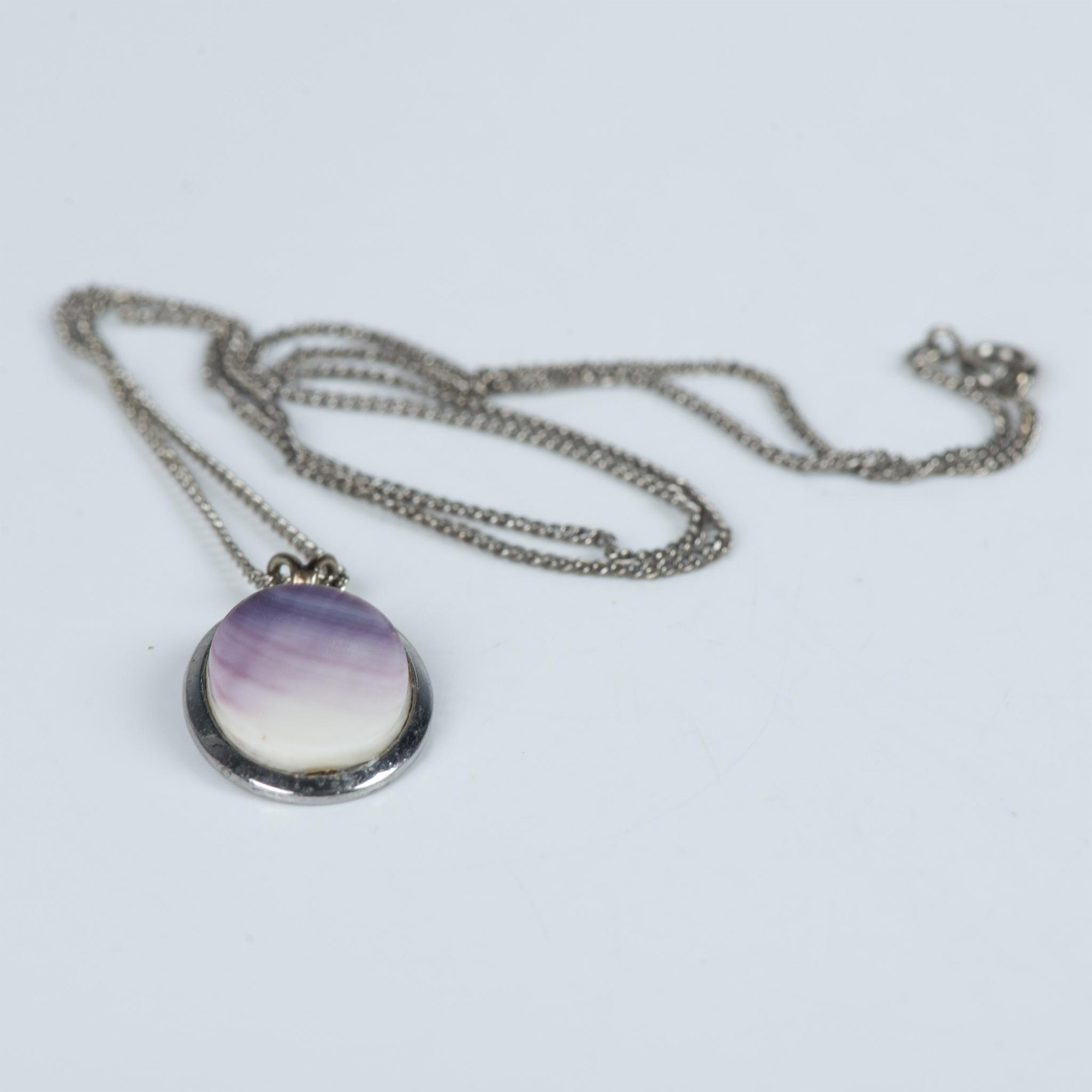 Native American Natural Purple Spiny Oyster Shell Necklace - Image 4 of 5