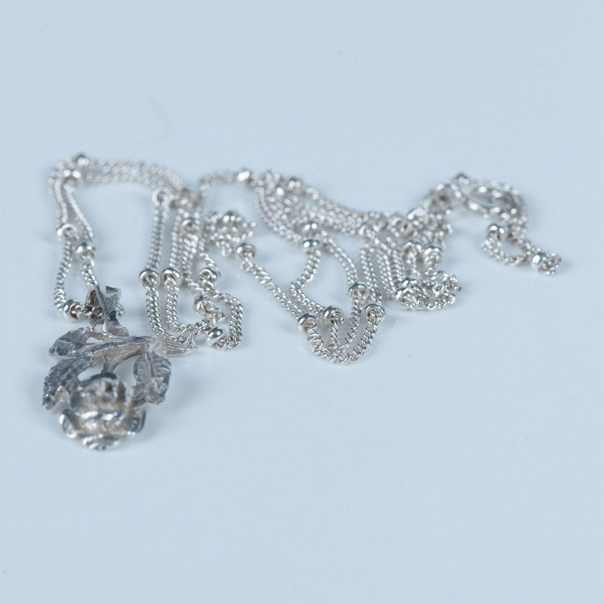 Lovely Delicate Sterling Silver Rose Necklace - Image 3 of 6