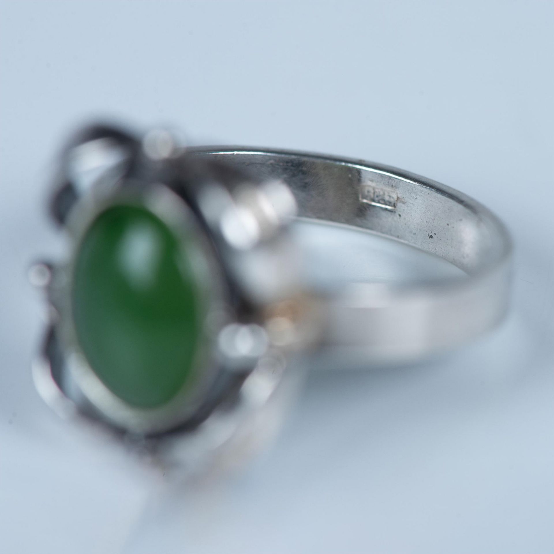 Native American Sterling Silver & Green Stone Ring - Image 3 of 5