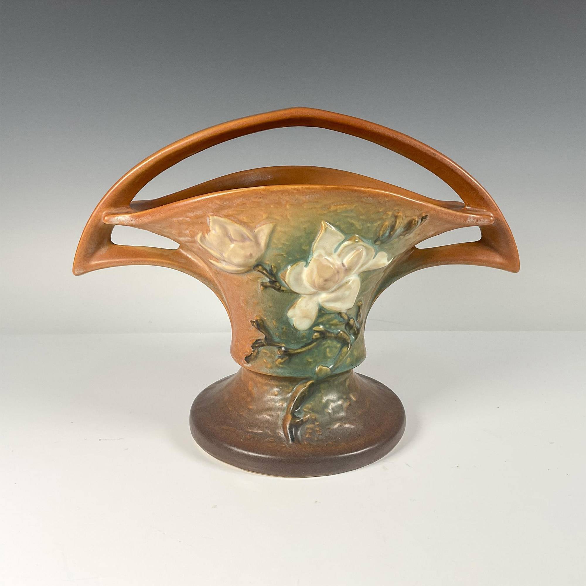 Roseville Pottery, Brown Magnolia Basket 385 - Image 2 of 3