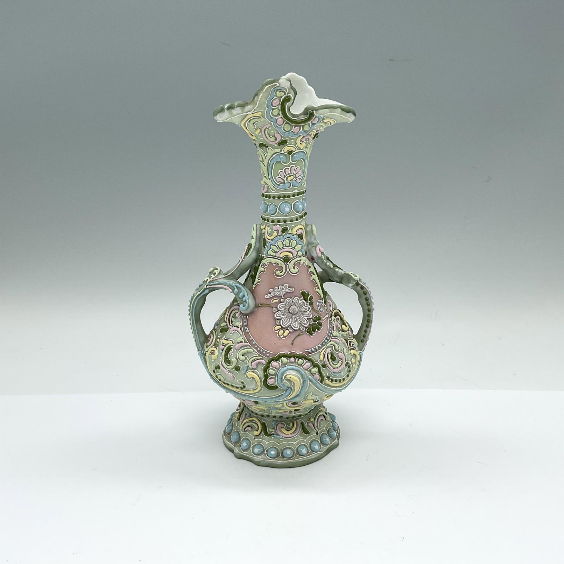 Japanese Moriage Porcelain Double Handled Vase - Bild 2 aus 3