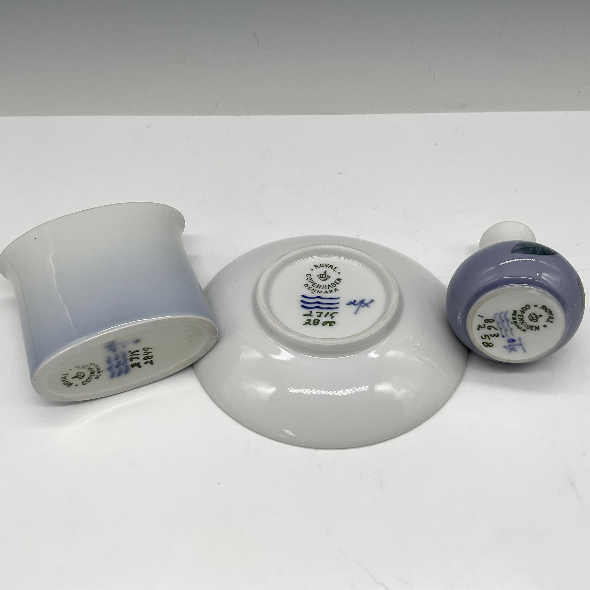 3pc Royal Copenhagen Porcelain Miniatures, Vases + Dish - Bild 3 aus 3