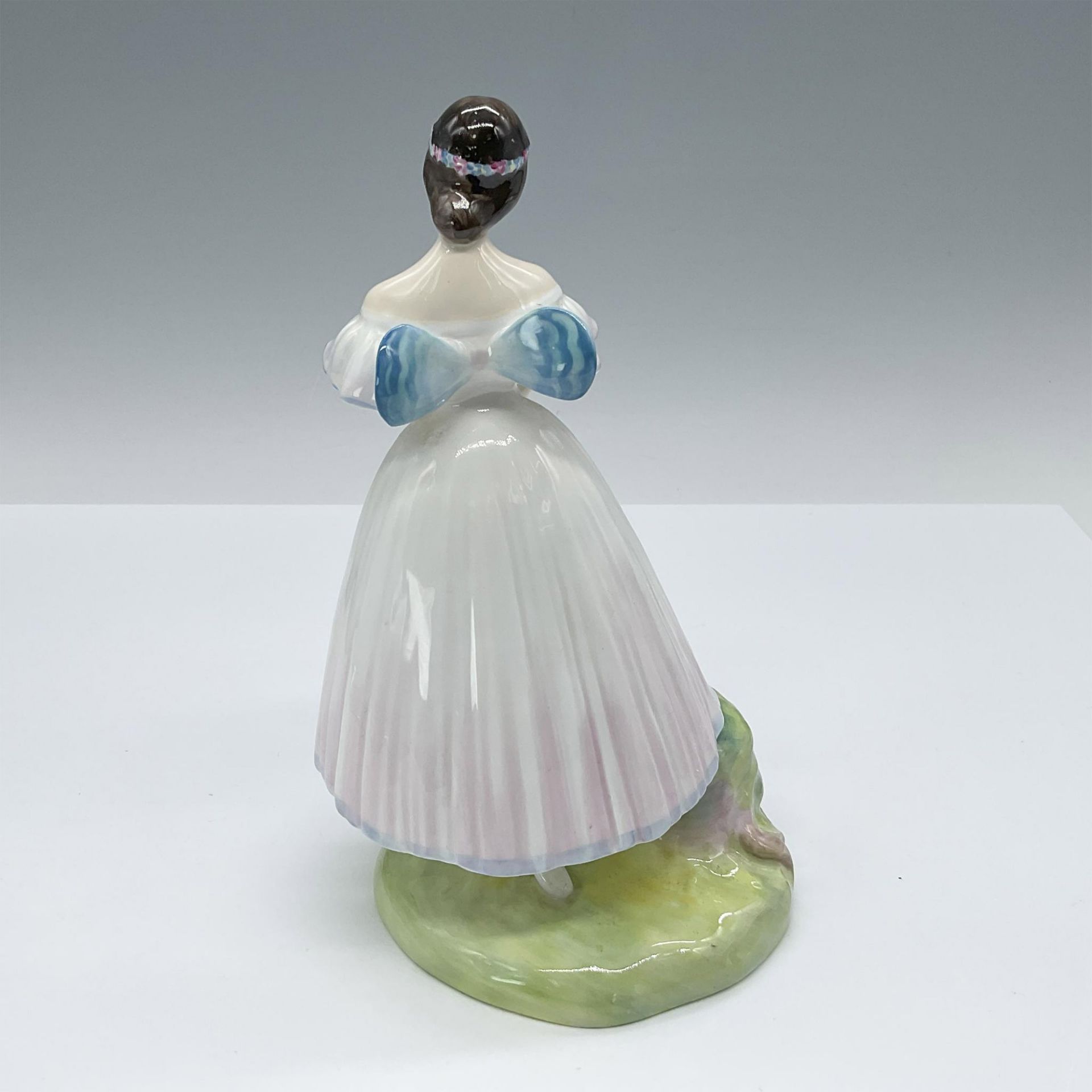 La Sylphide - HN2138 - Royal Doulton Figurine - Image 2 of 3