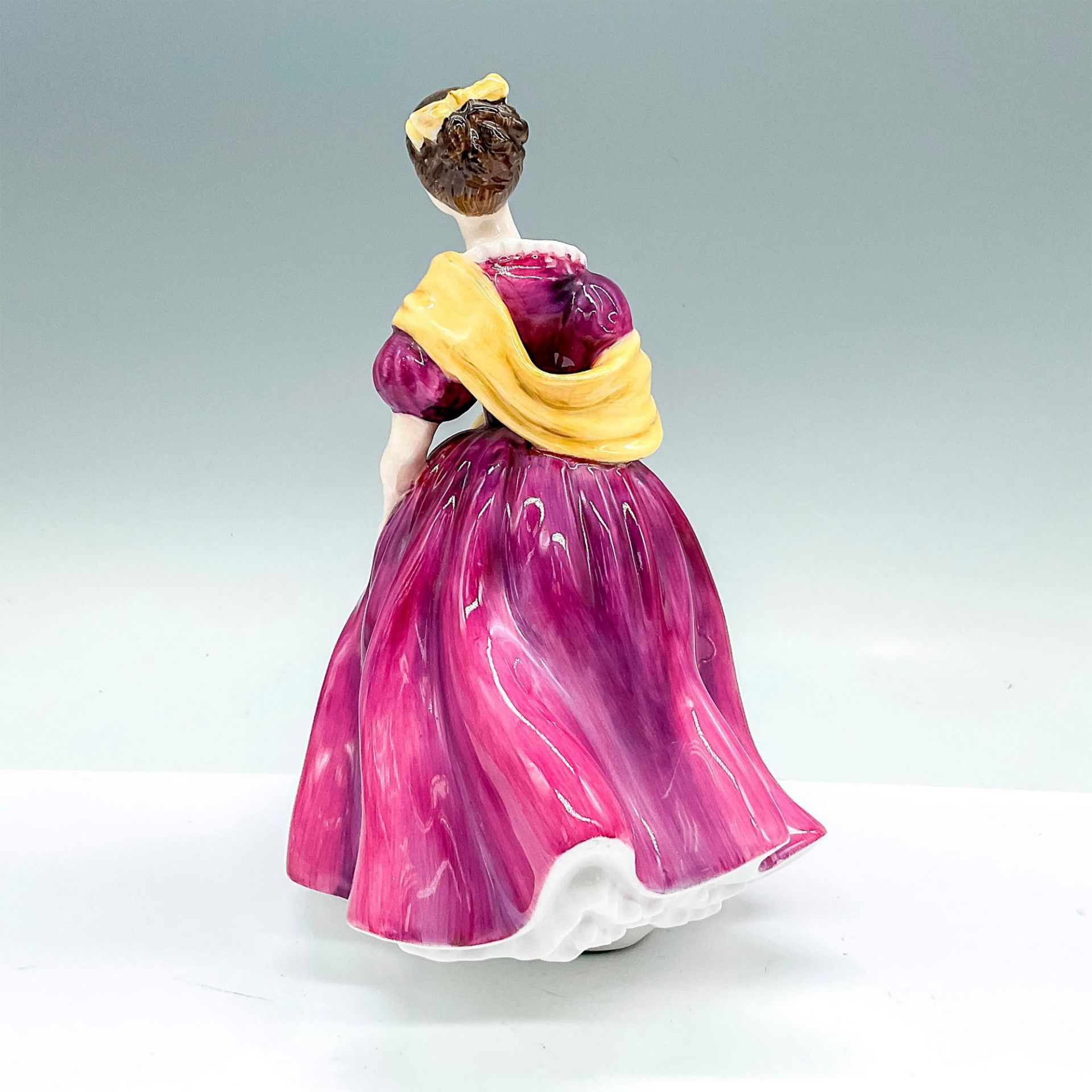 Adrienne - HN2152 - Royal Doulton Figurine - Bild 2 aus 3