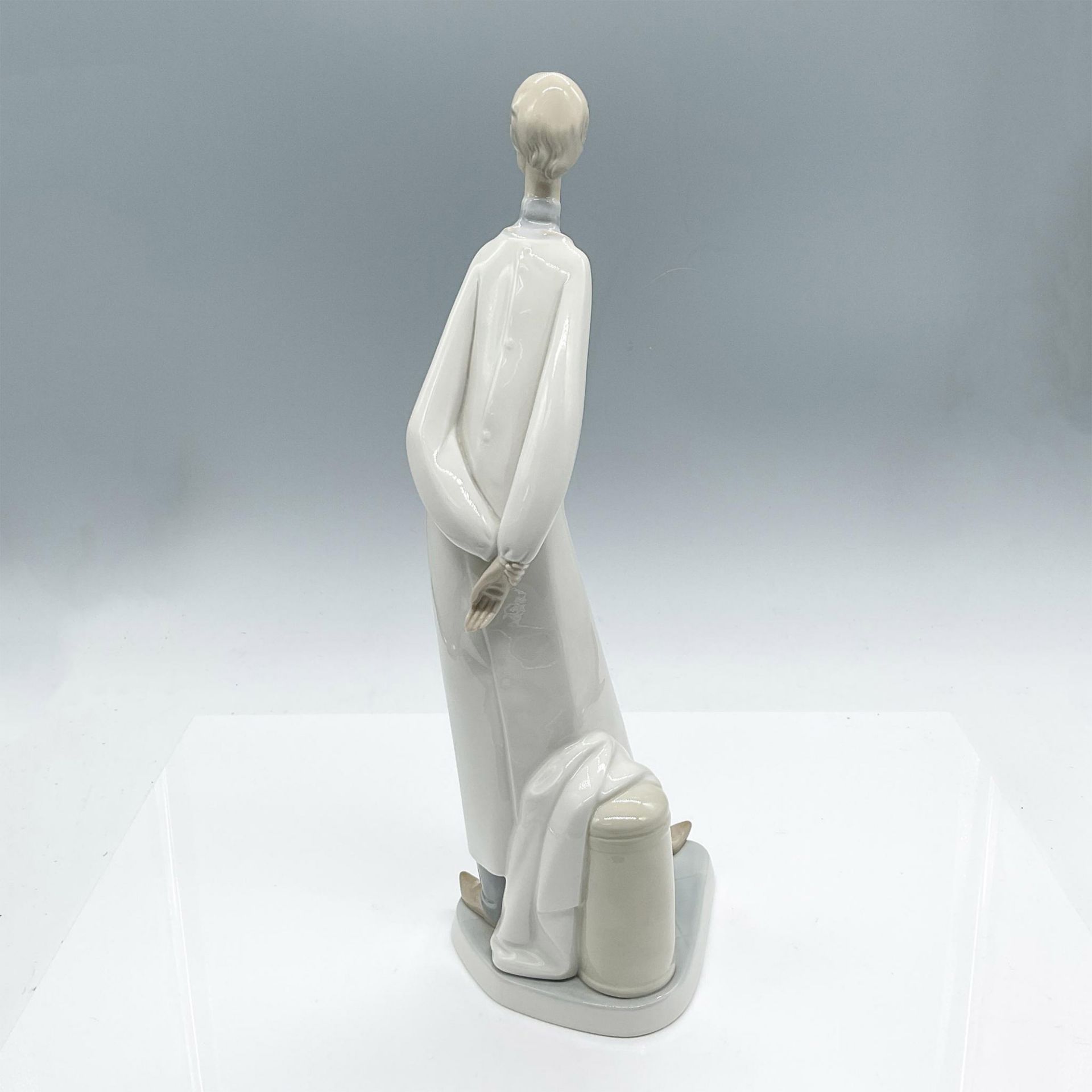 Lladro Porcelain Figurine, Doctor 1004602 - Image 2 of 4