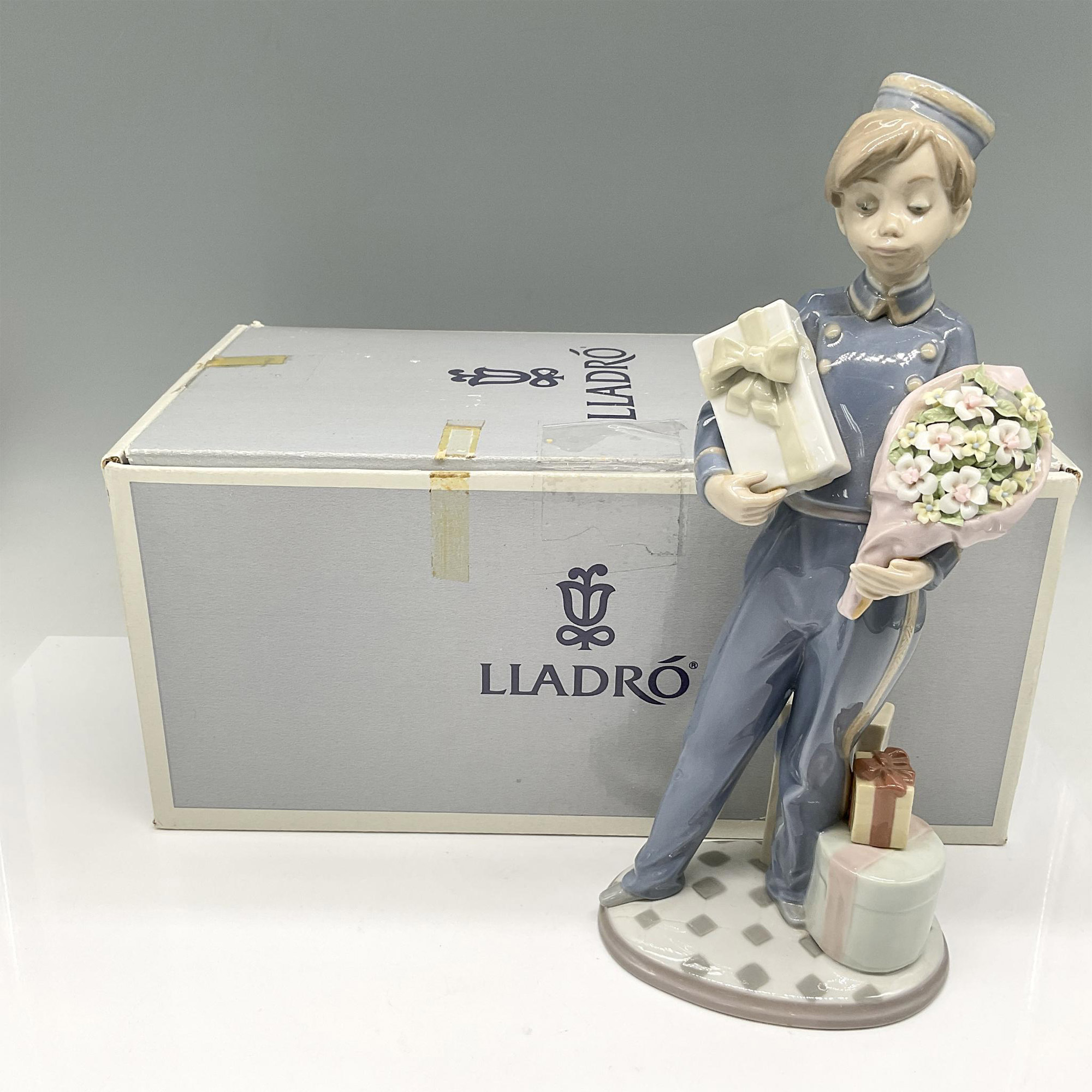 Special Delivery 1005783 - Lladro Porcelain Figurine - Image 5 of 5
