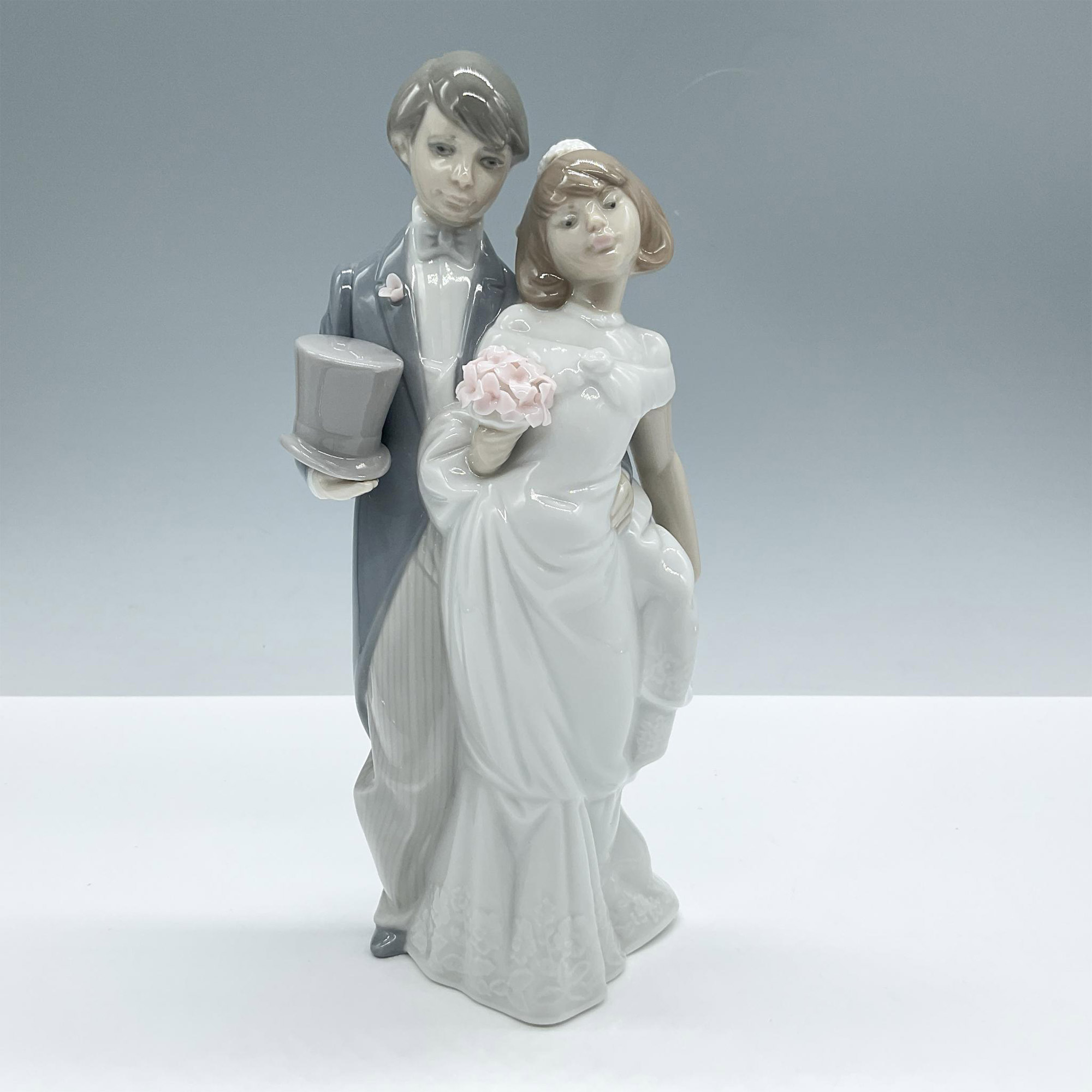 Wedding Bells 1006164 - Lladro Porcelain Figurine