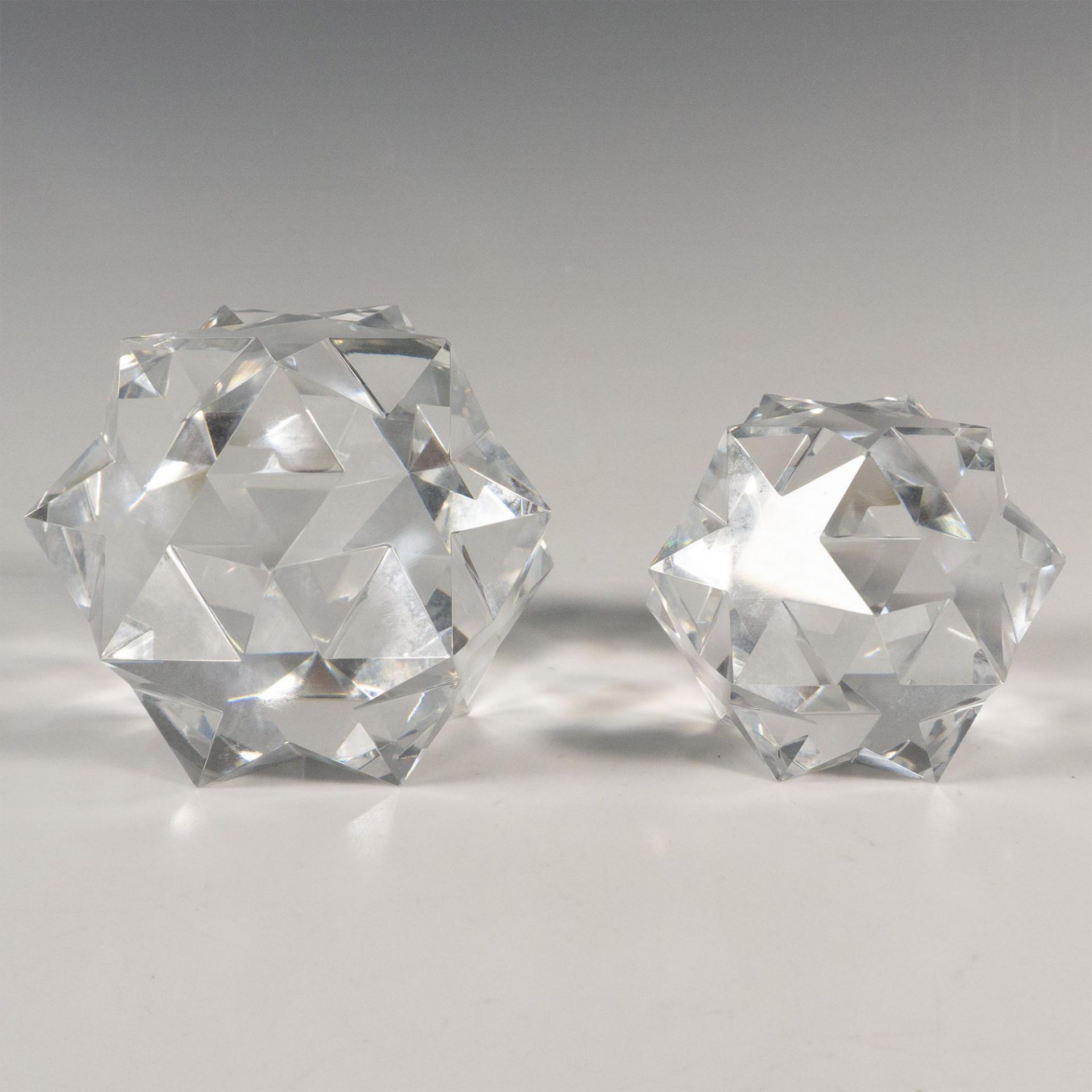 Pair of Star Dodecahedron Paperweights - Bild 2 aus 3